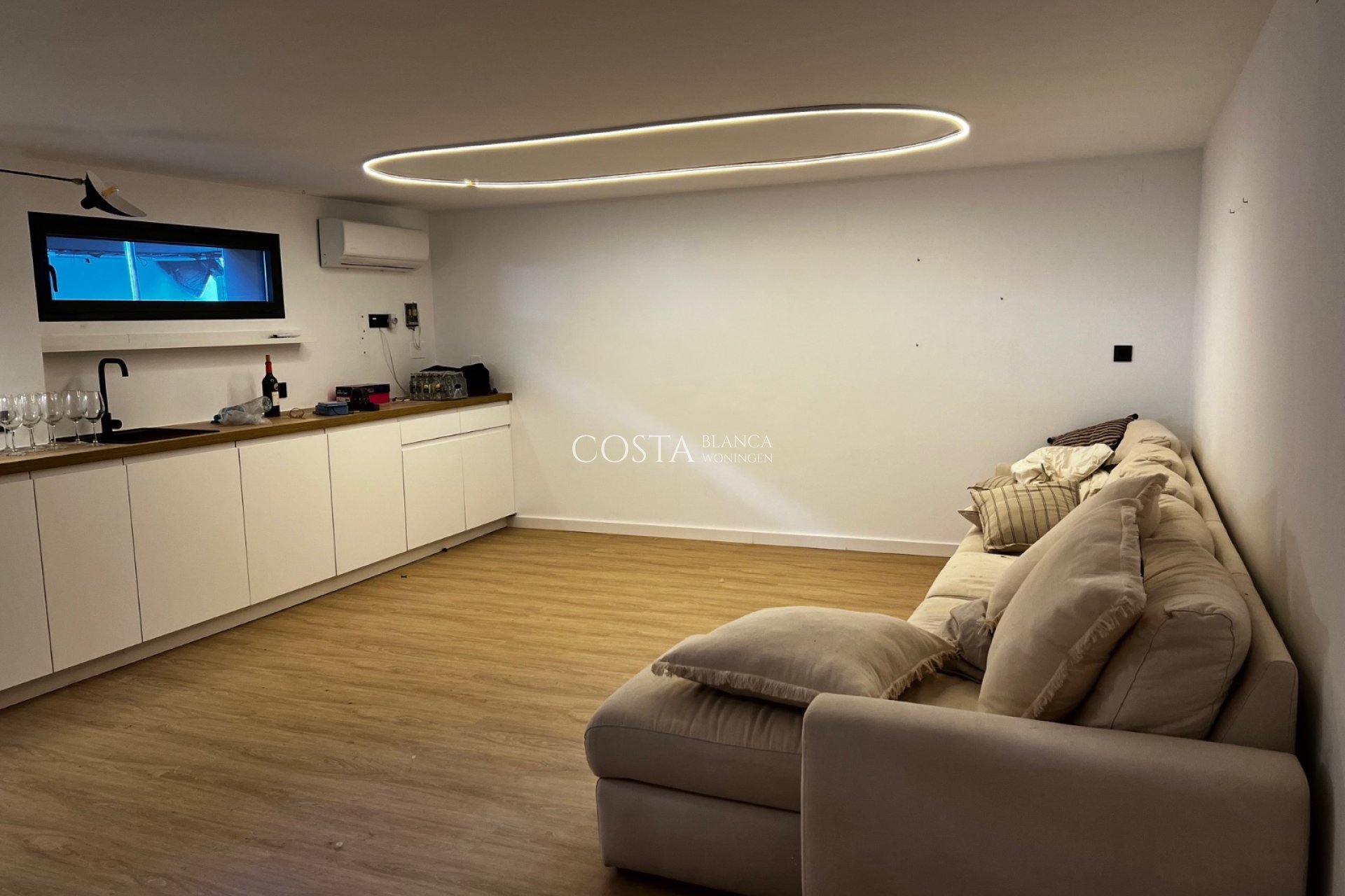 Revente - Villa -
Almoradí