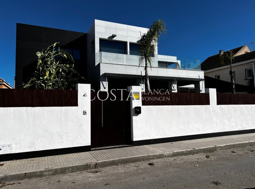 Revente - Villa -
Almoradí