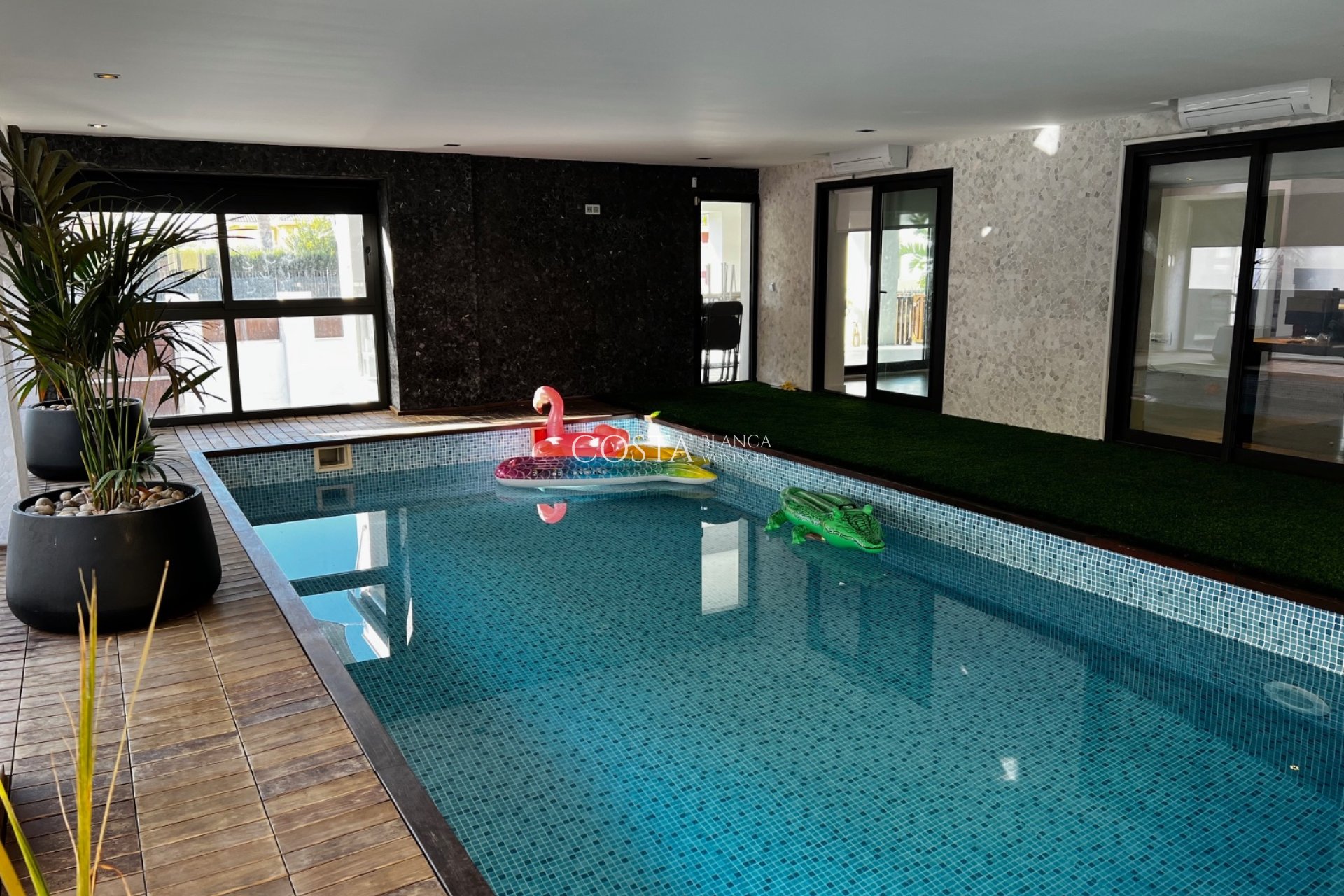 Revente - Villa -
Almoradí