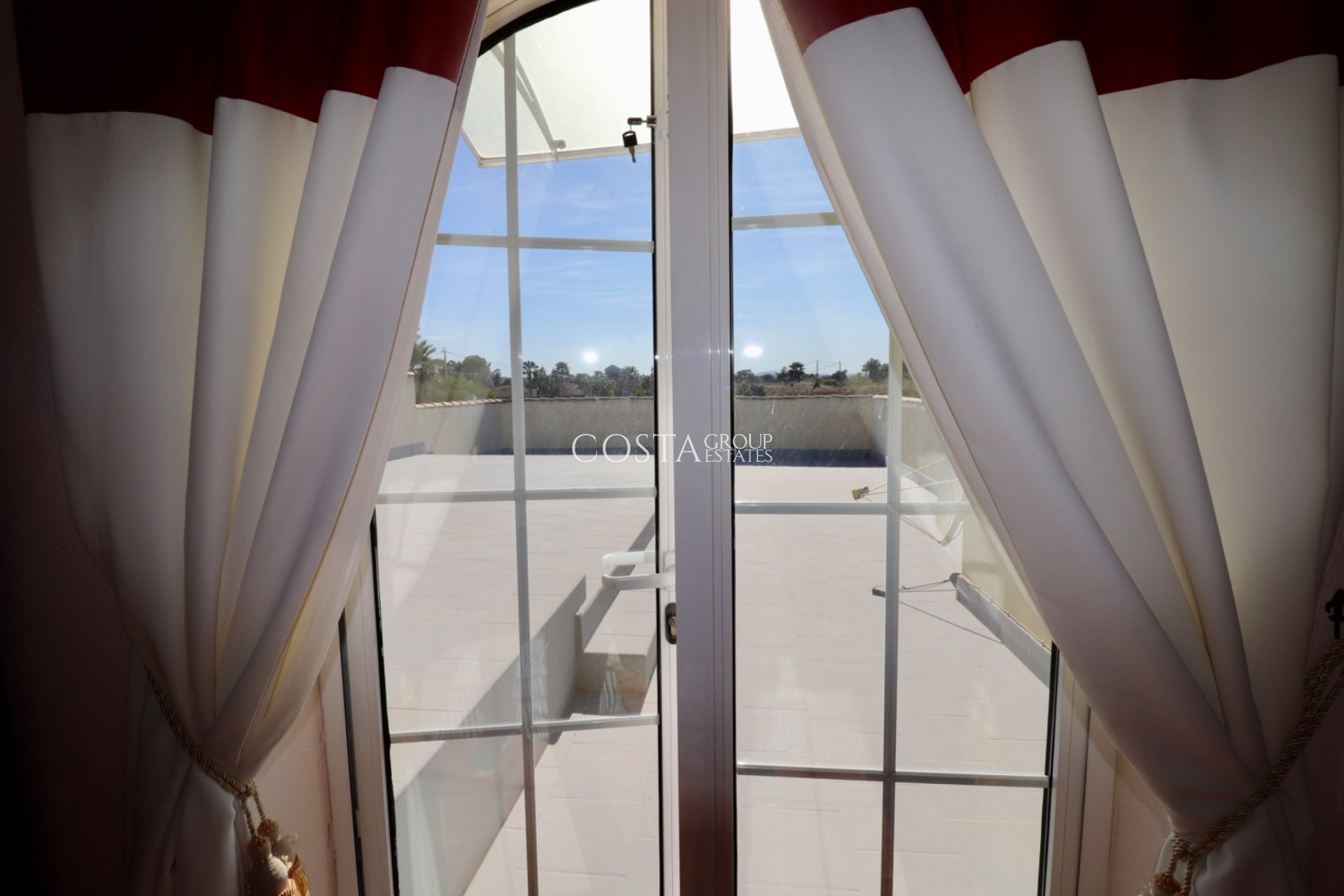 Revente - Villa -
Catral