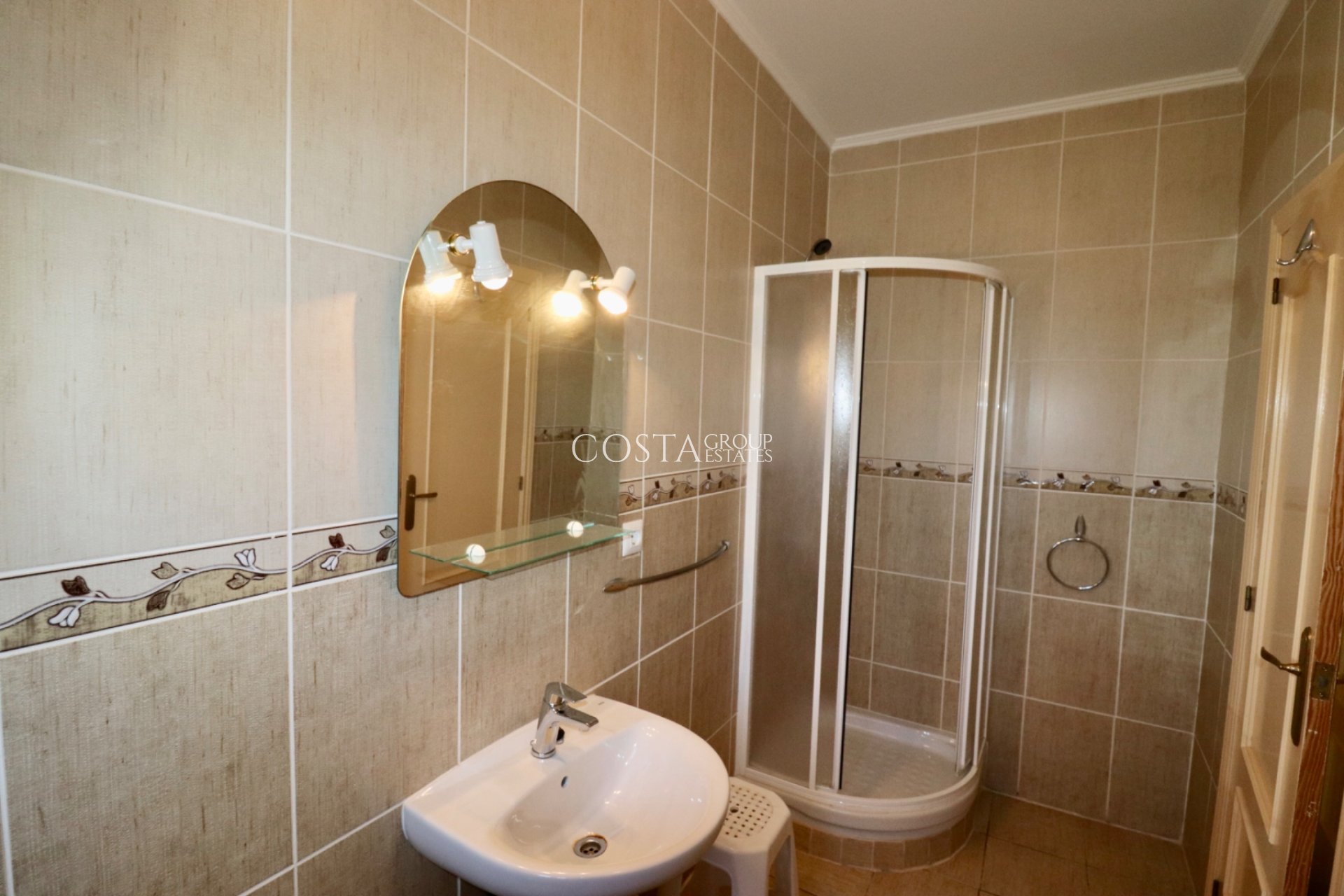 Revente - Villa -
Catral