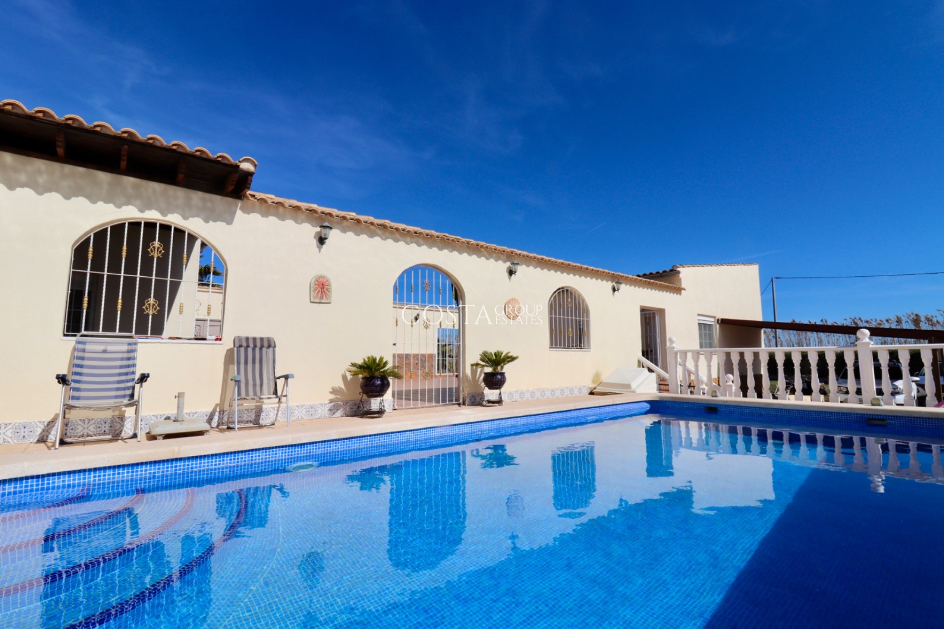 Revente - Villa -
Catral