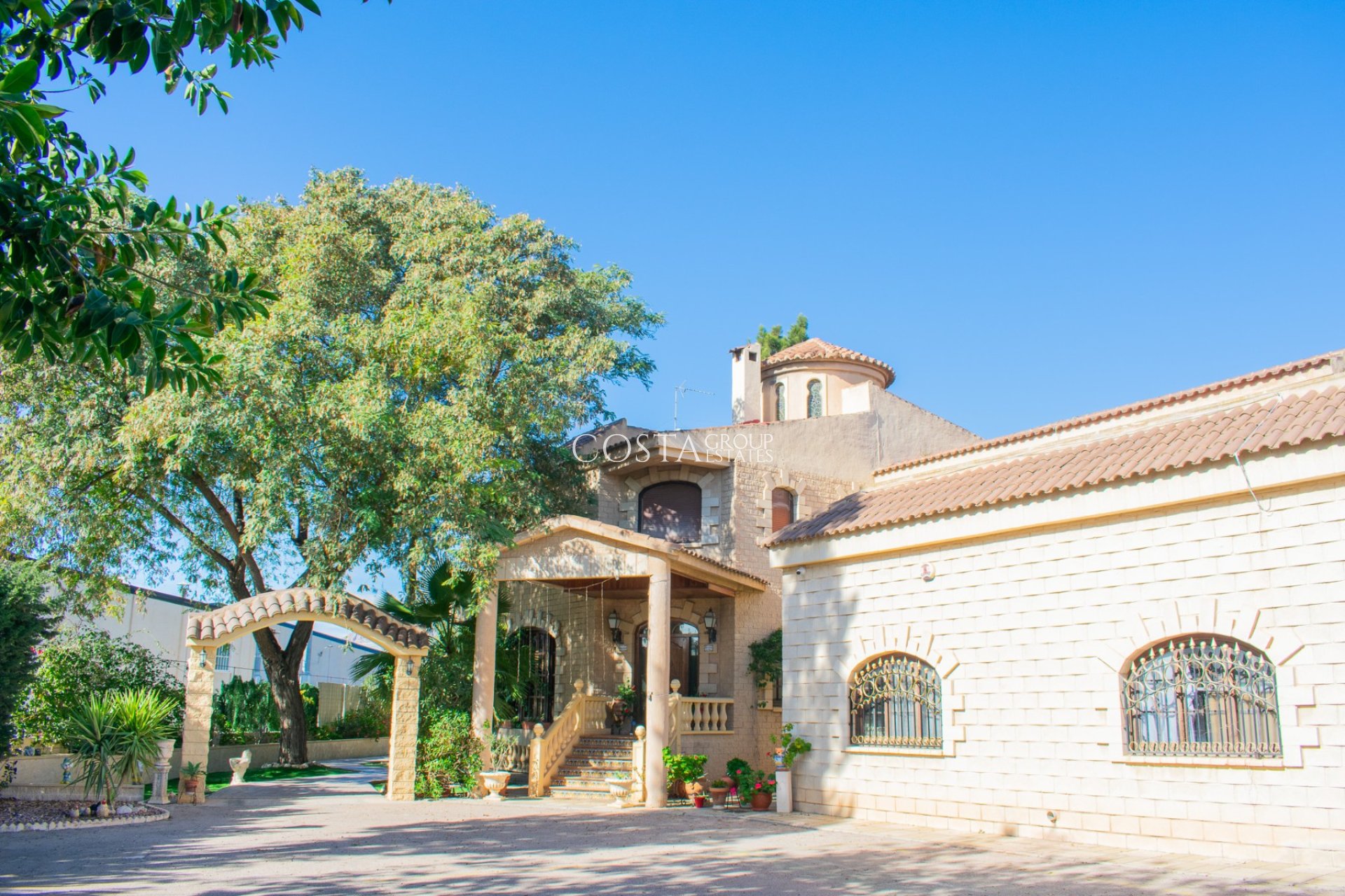 Revente - Villa -
Crevillente