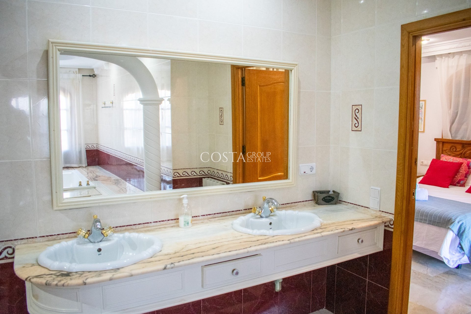 Revente - Villa -
Crevillente