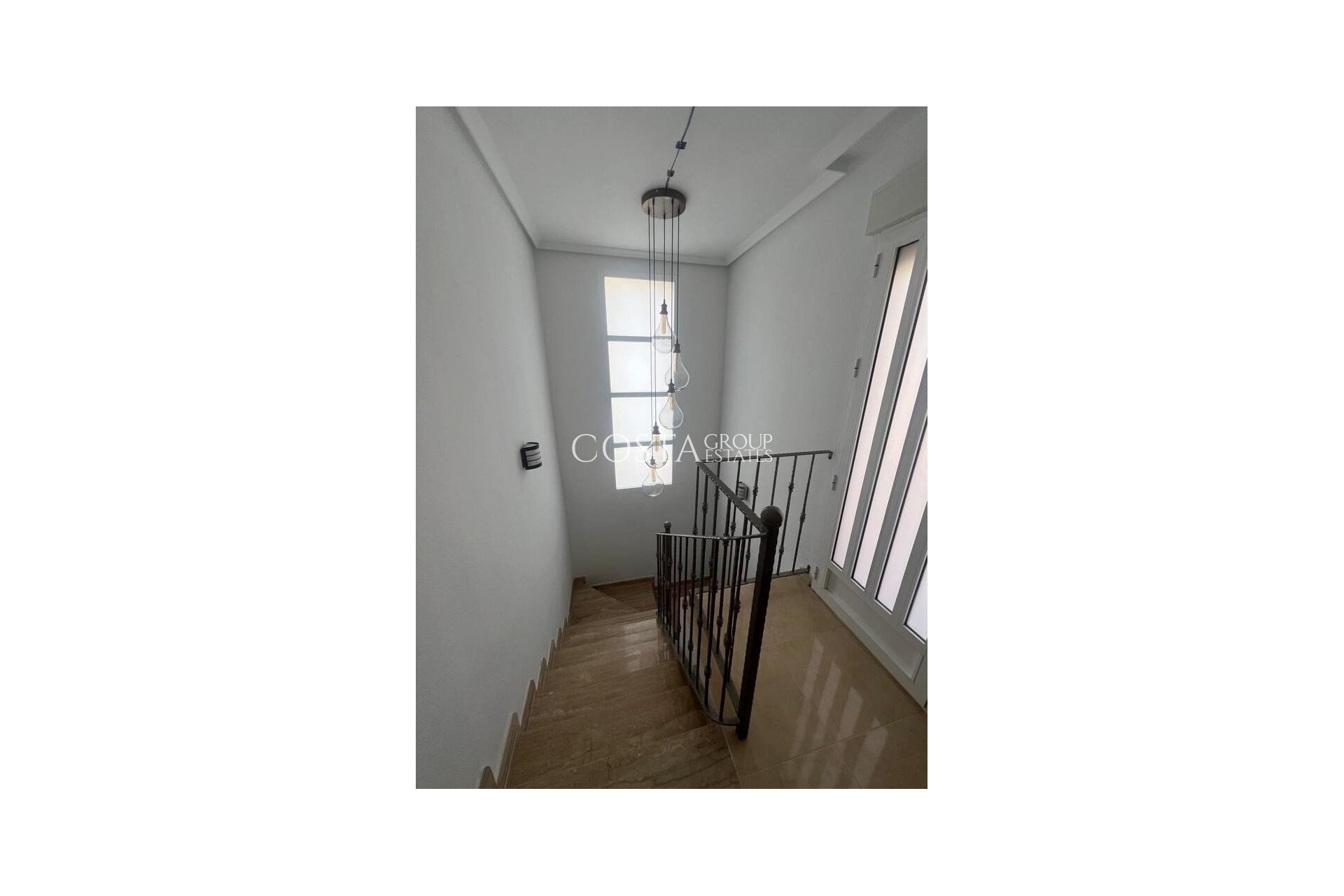 Revente - Villa -
Fortuna - El Reloj