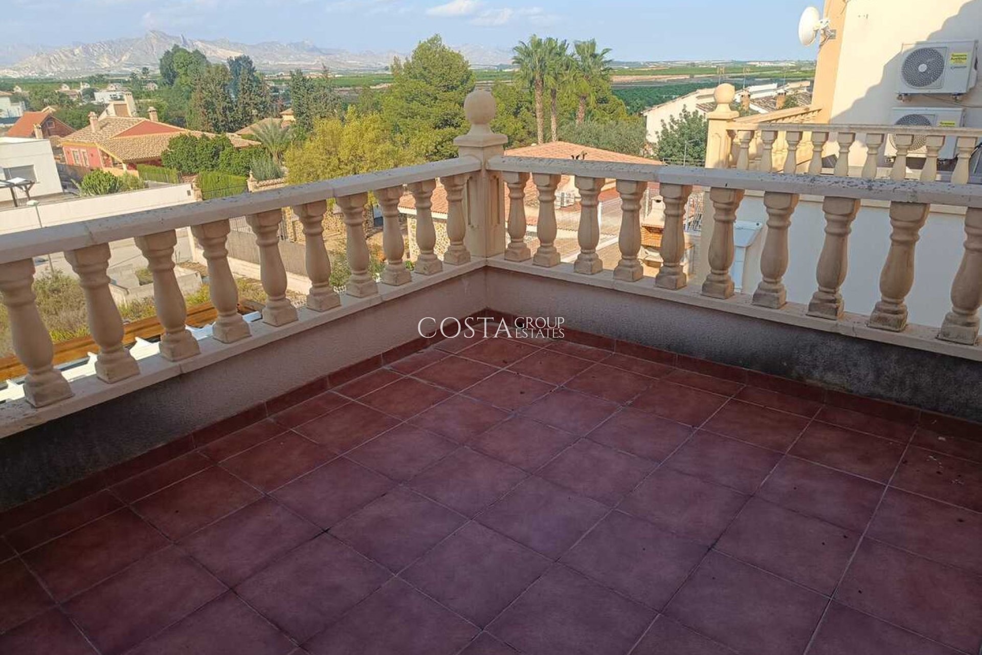 Revente - Villa -
Fortuna - El Reloj