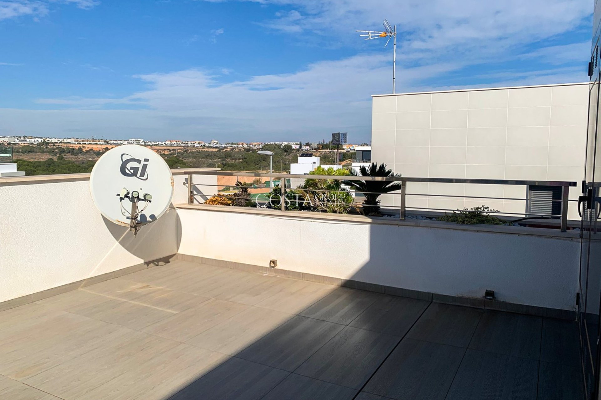 Revente - Villa -
Orihuela Costa - Campoamor