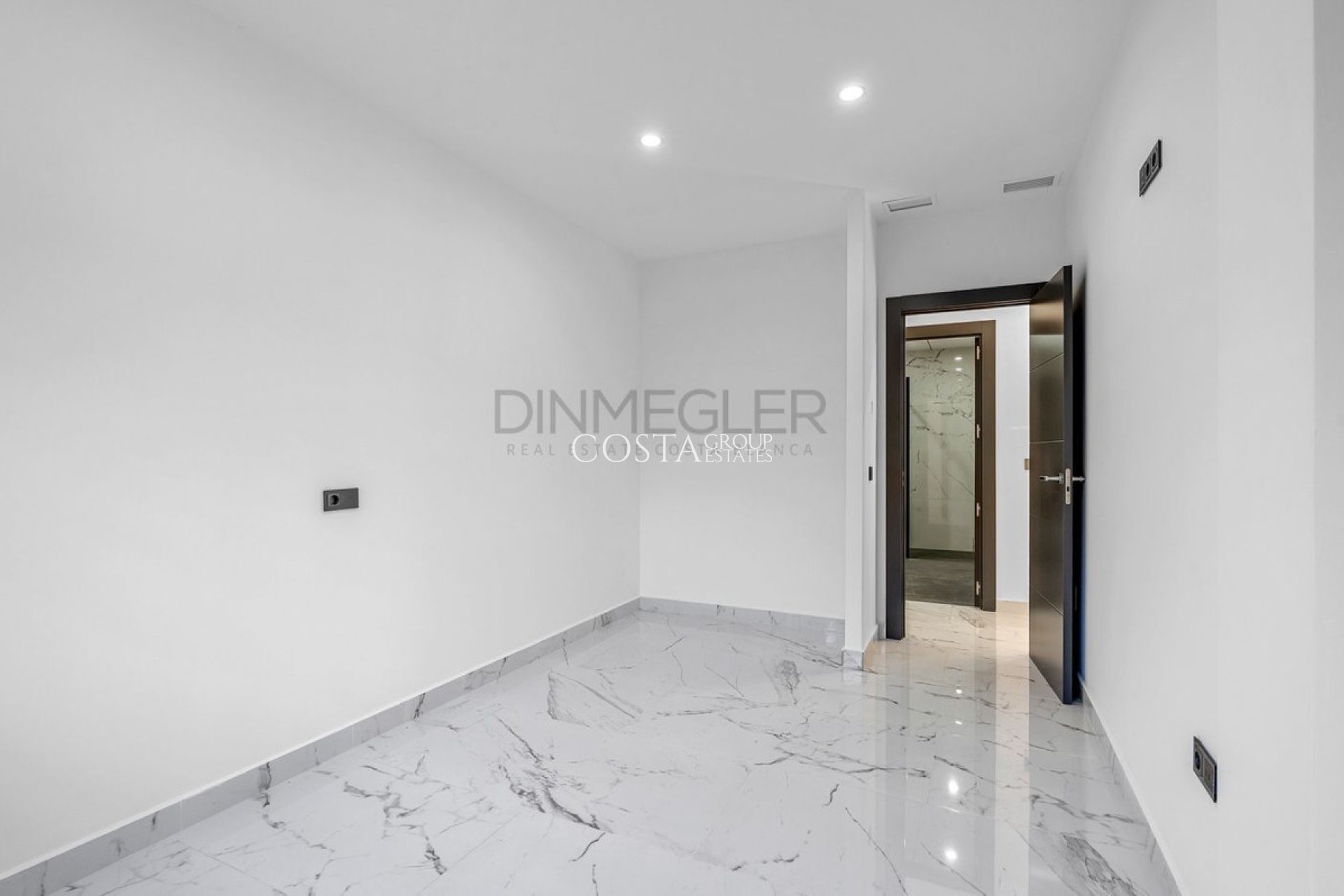 Revente - Villa -
Orihuela Costa - Campoamor