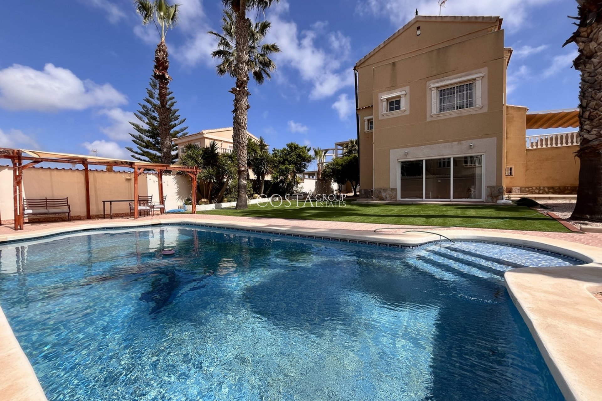 Revente - Villa -
Orihuela Costa - La Zenia