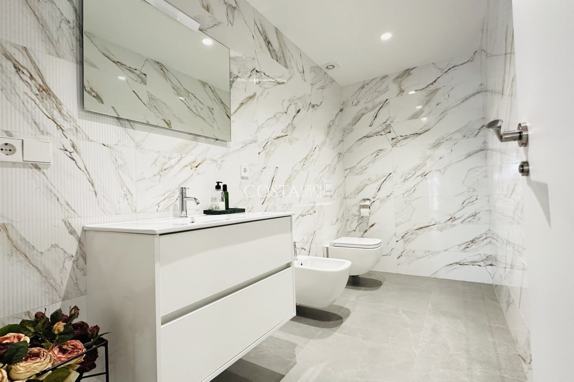 Revente - Villa -
Orihuela Costa - Las Colinas Golf