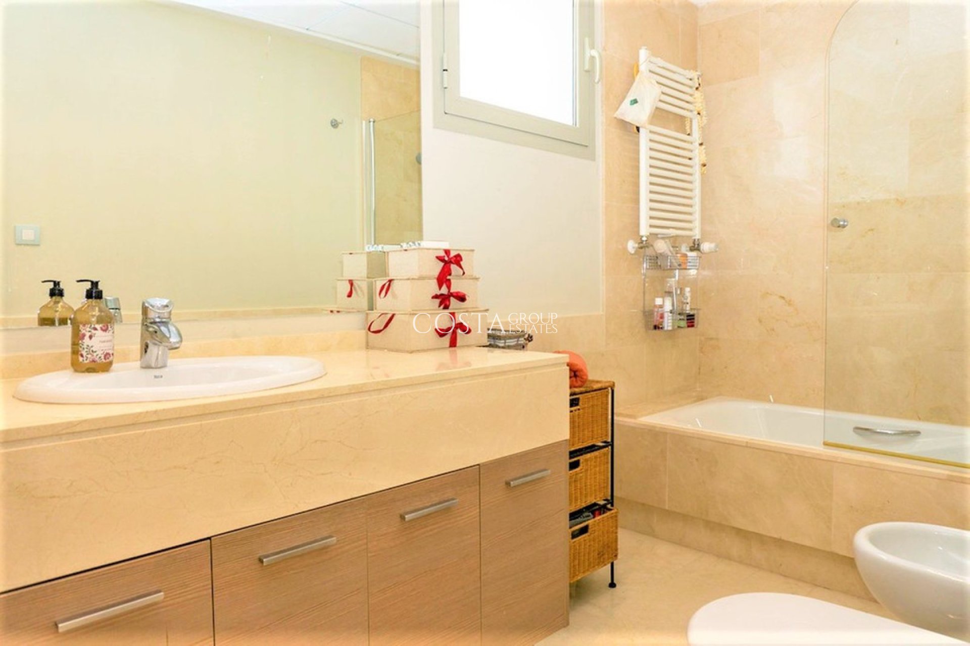 Revente - Villa -
Orihuela Costa - Las Colinas Golf