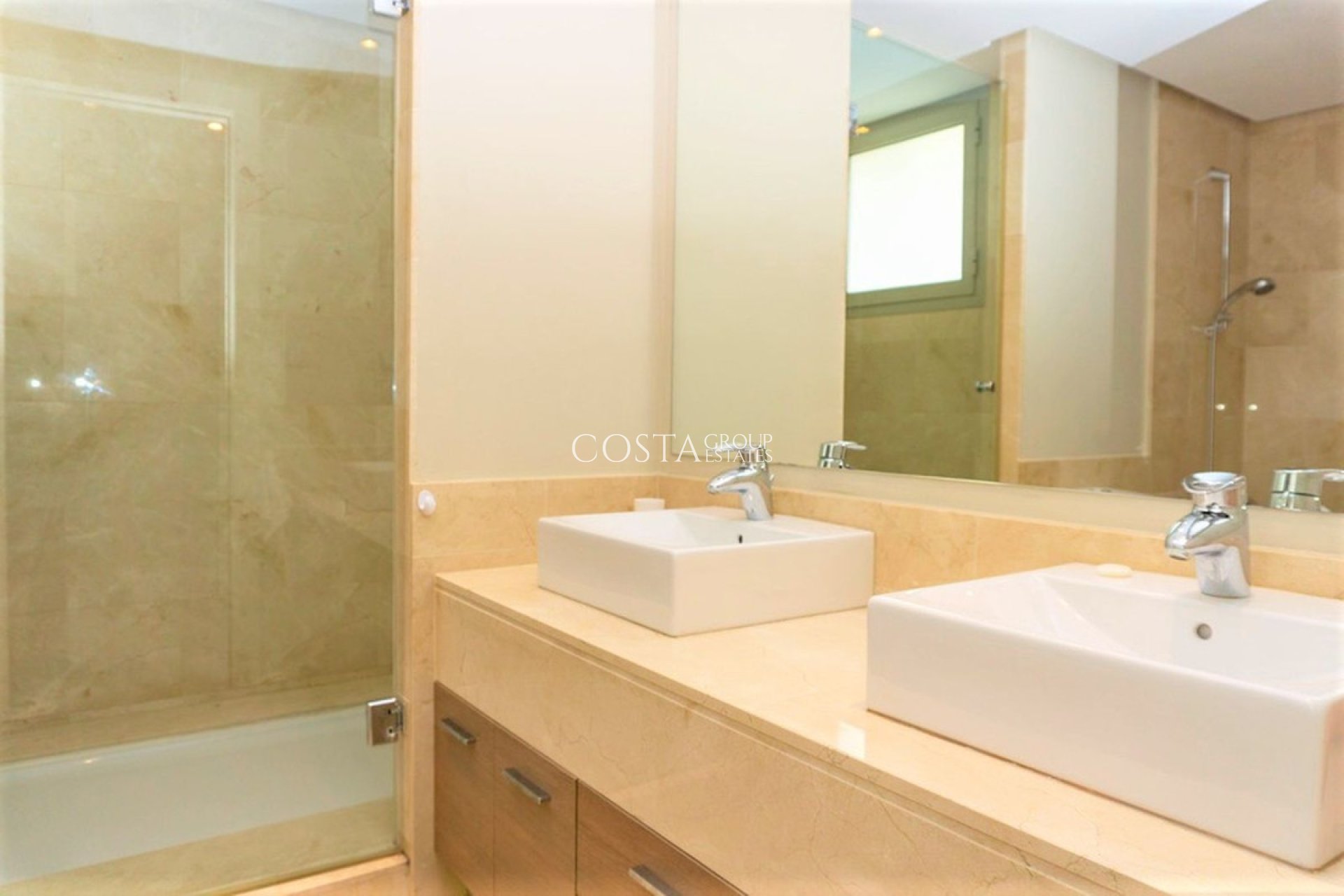 Revente - Villa -
Orihuela Costa - Las Colinas Golf