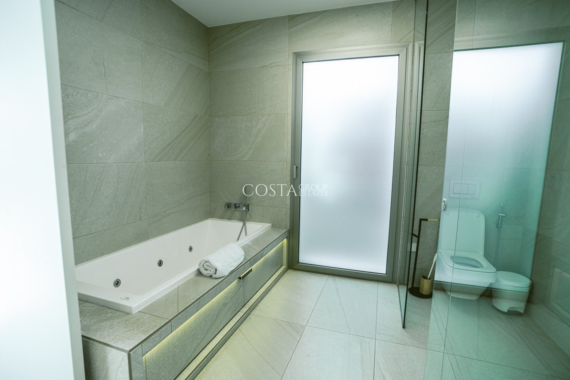 Revente - Villa -
Orihuela Costa - Las Colinas Golf