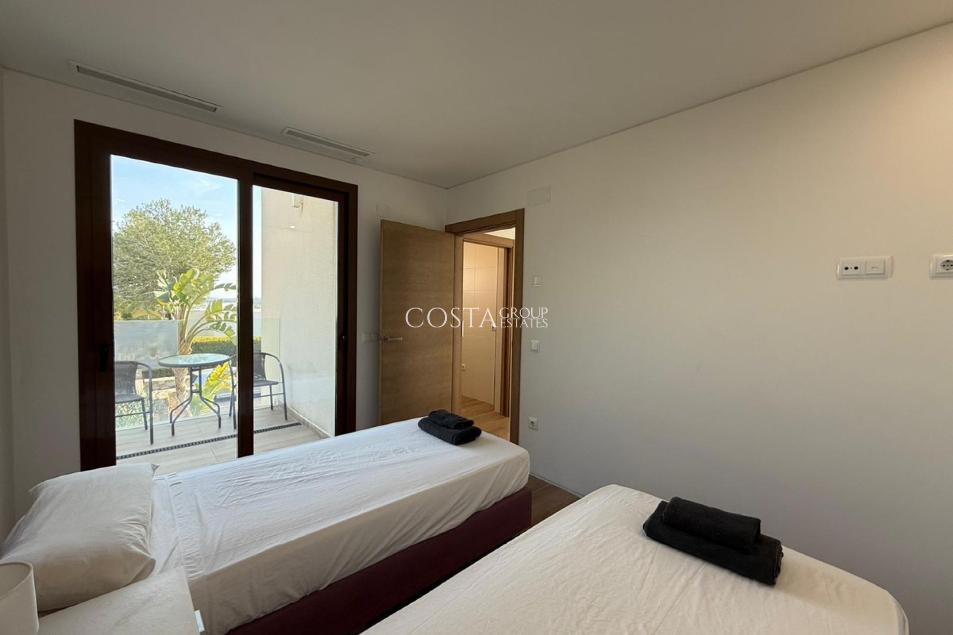 Revente - Villa -
Orihuela Costa - Las Colinas Golf