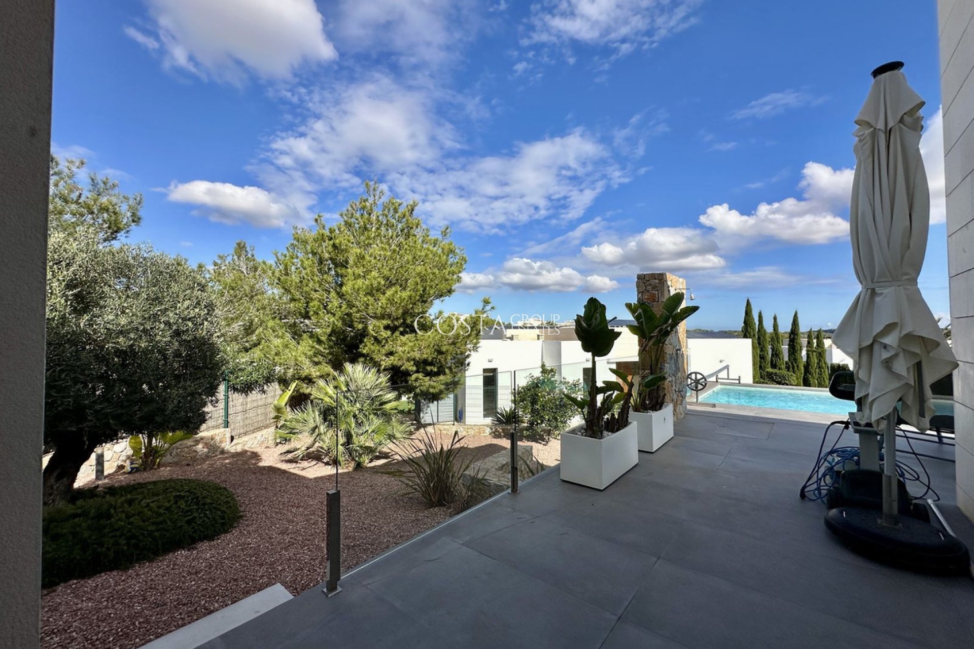 Revente - Villa -
Orihuela Costa - Las Colinas Golf