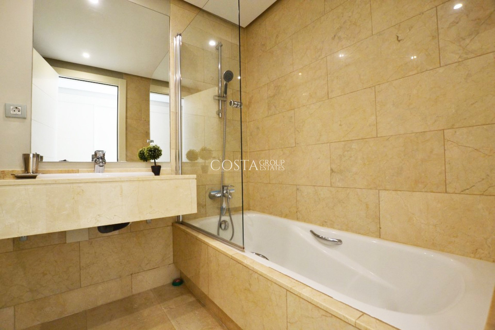 Revente - Villa -
Orihuela Costa - Las Colinas Golf