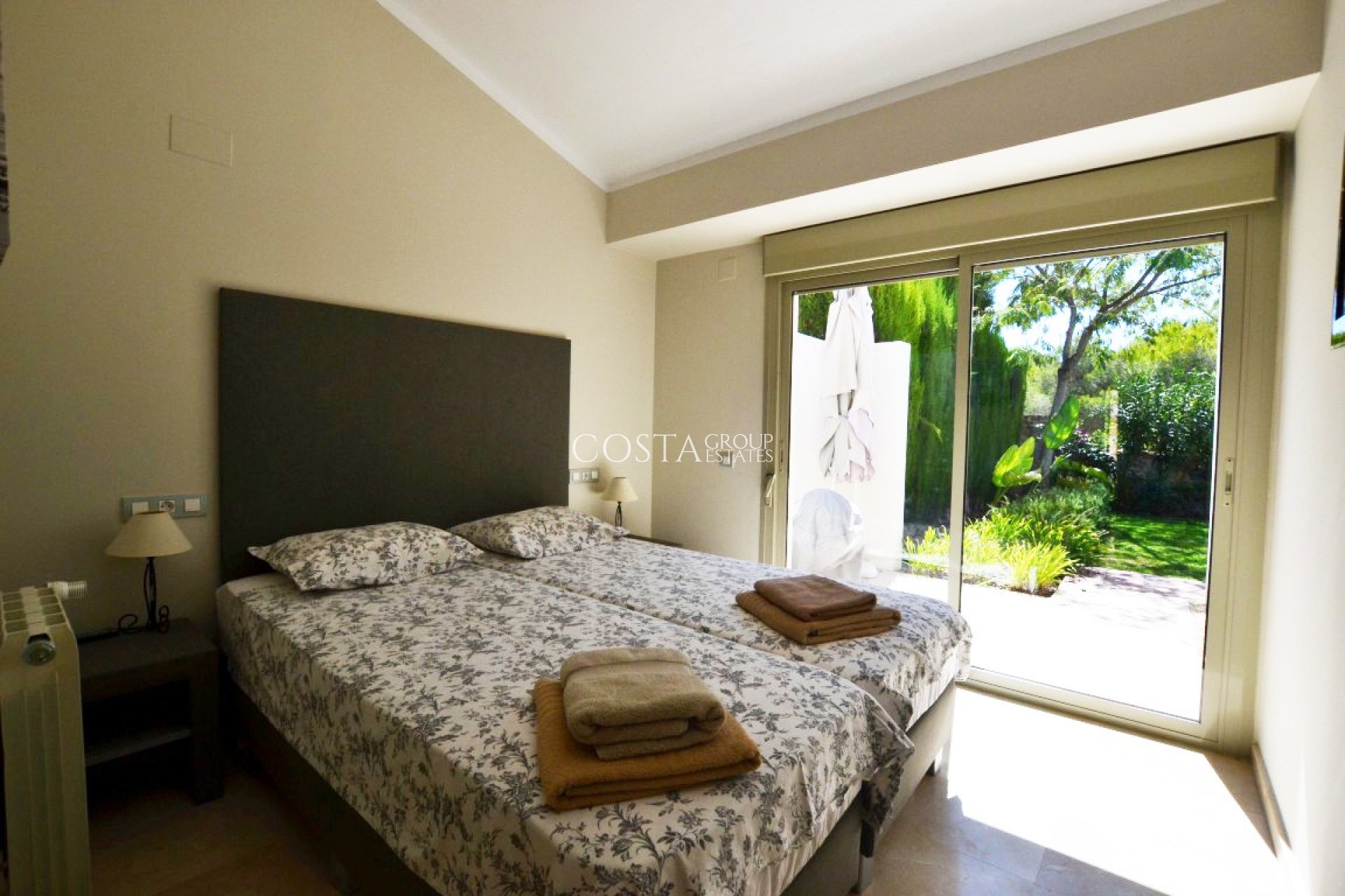 Revente - Villa -
Orihuela Costa - Las Colinas Golf