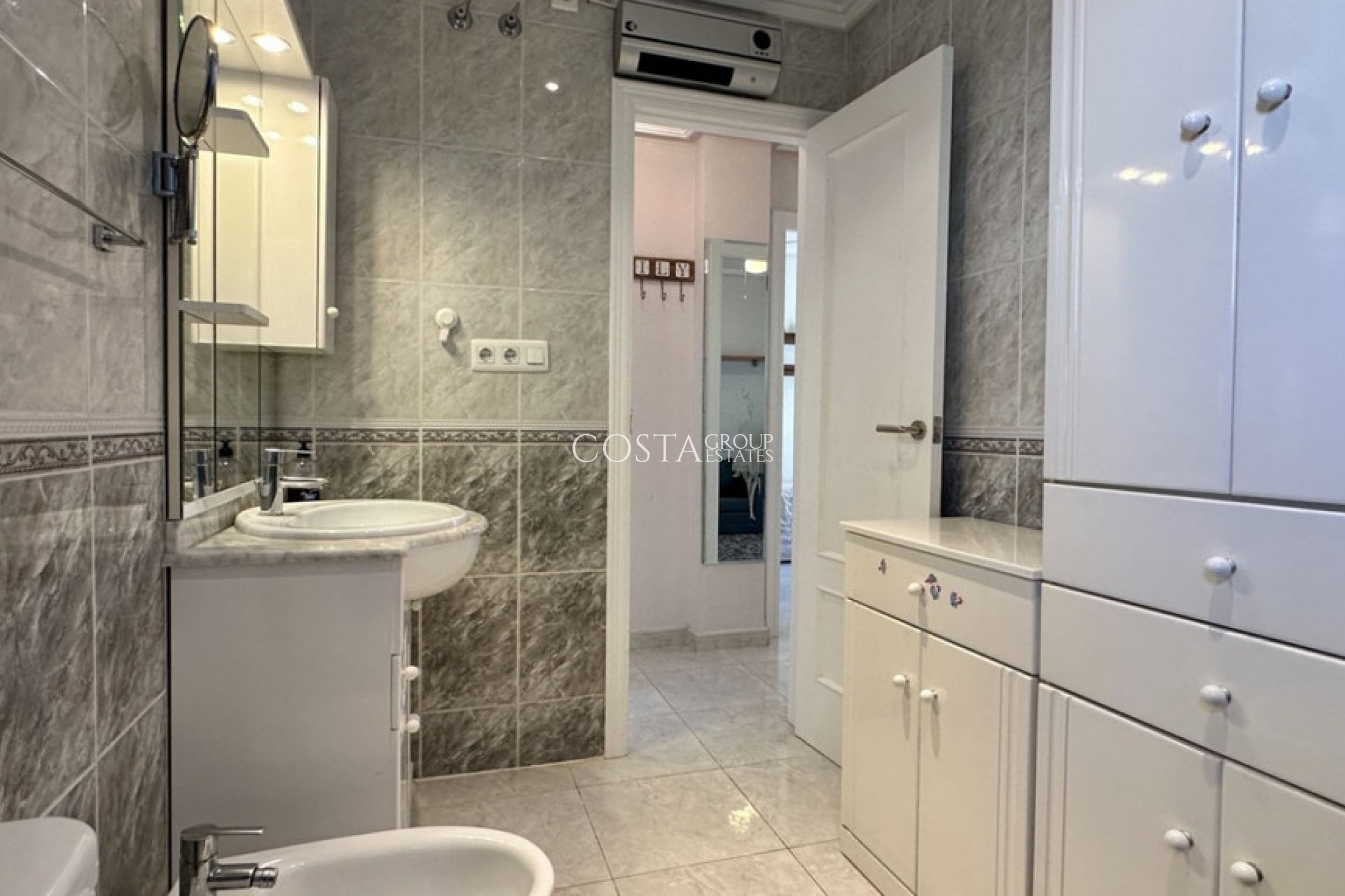 Revente - Villa -
Orihuela Costa - Los Dolses