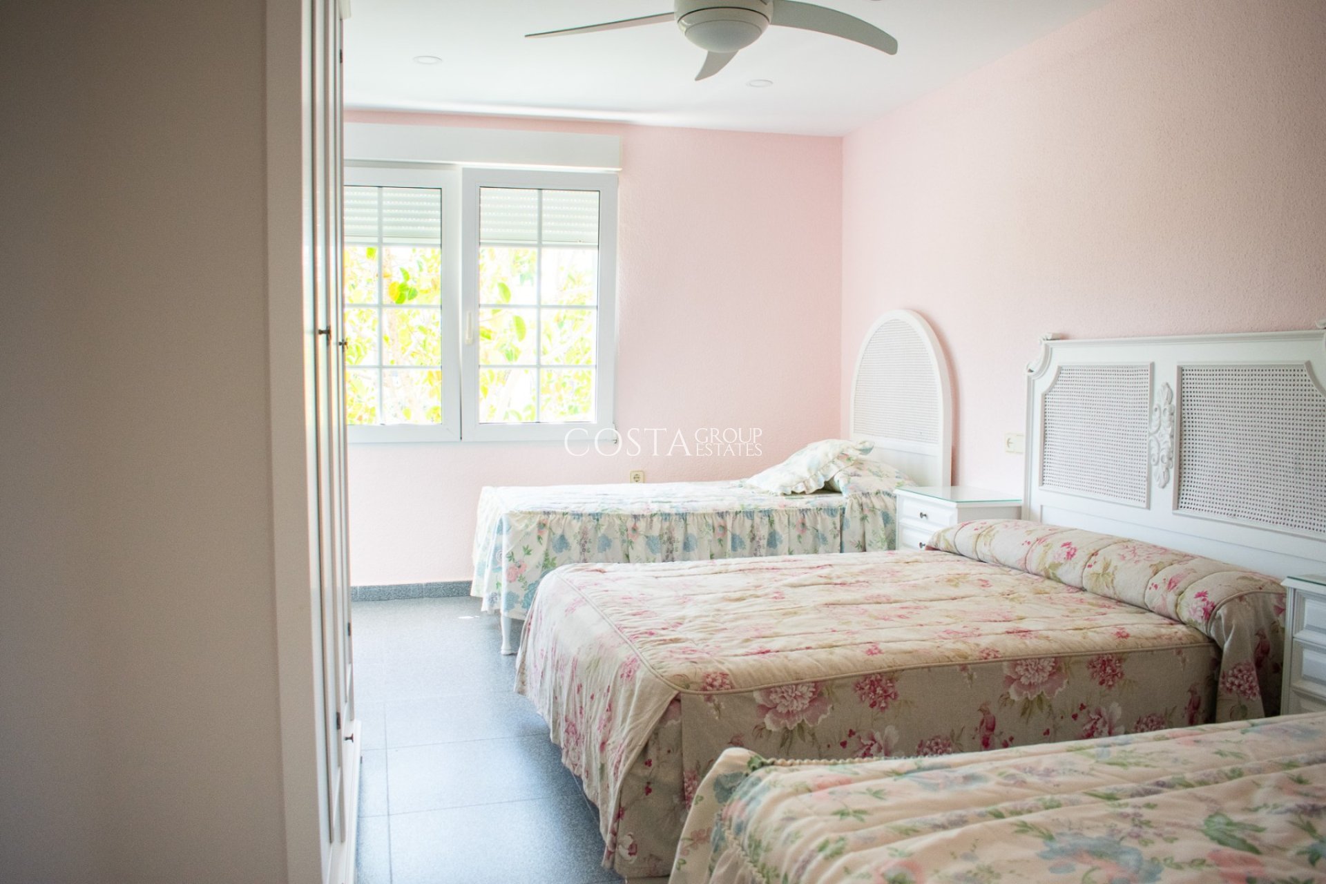 Revente - Villa -
Orihuela Costa - MUY CERCA DE LA PLAYA