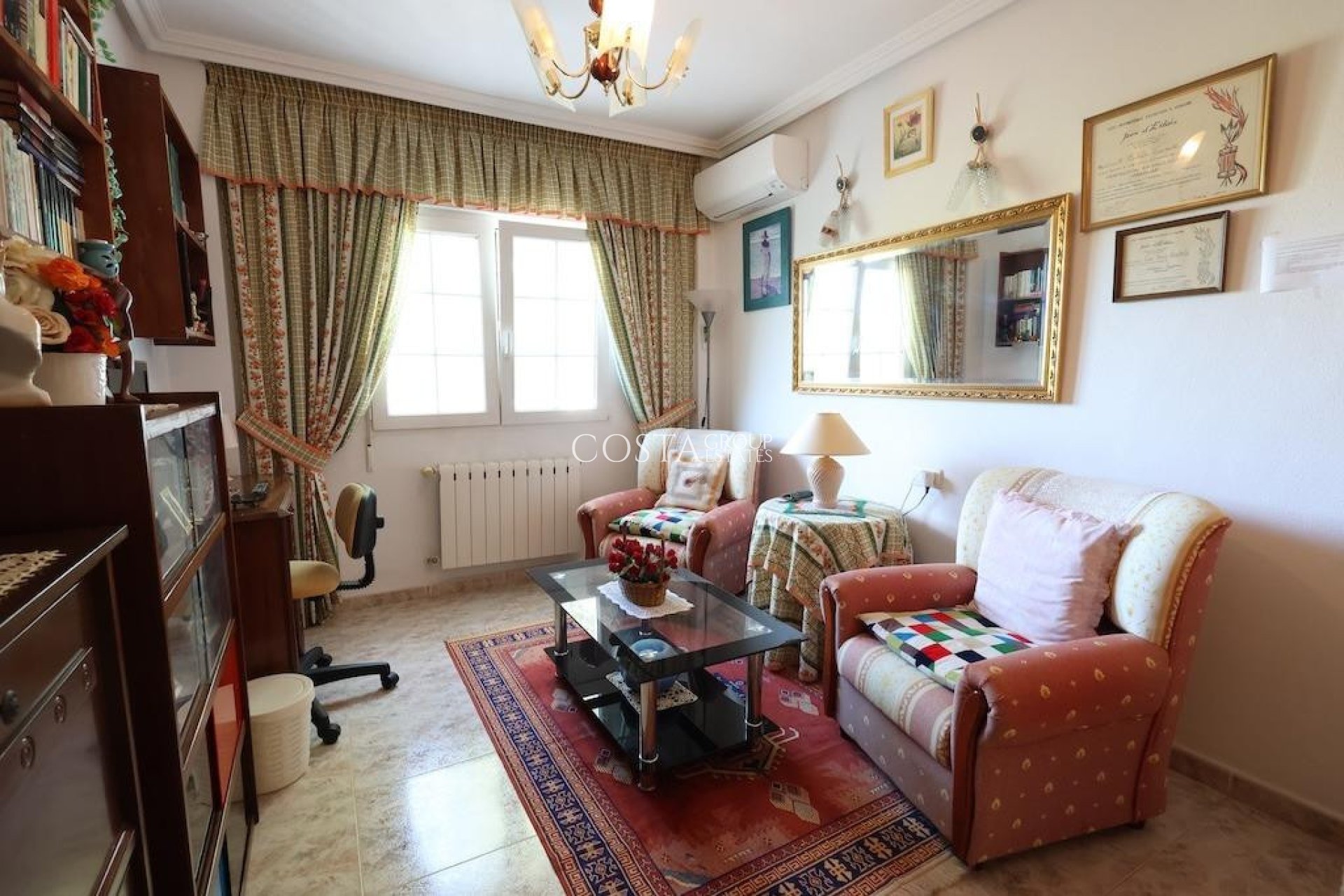 Revente - Villa -
Orihuela Costa