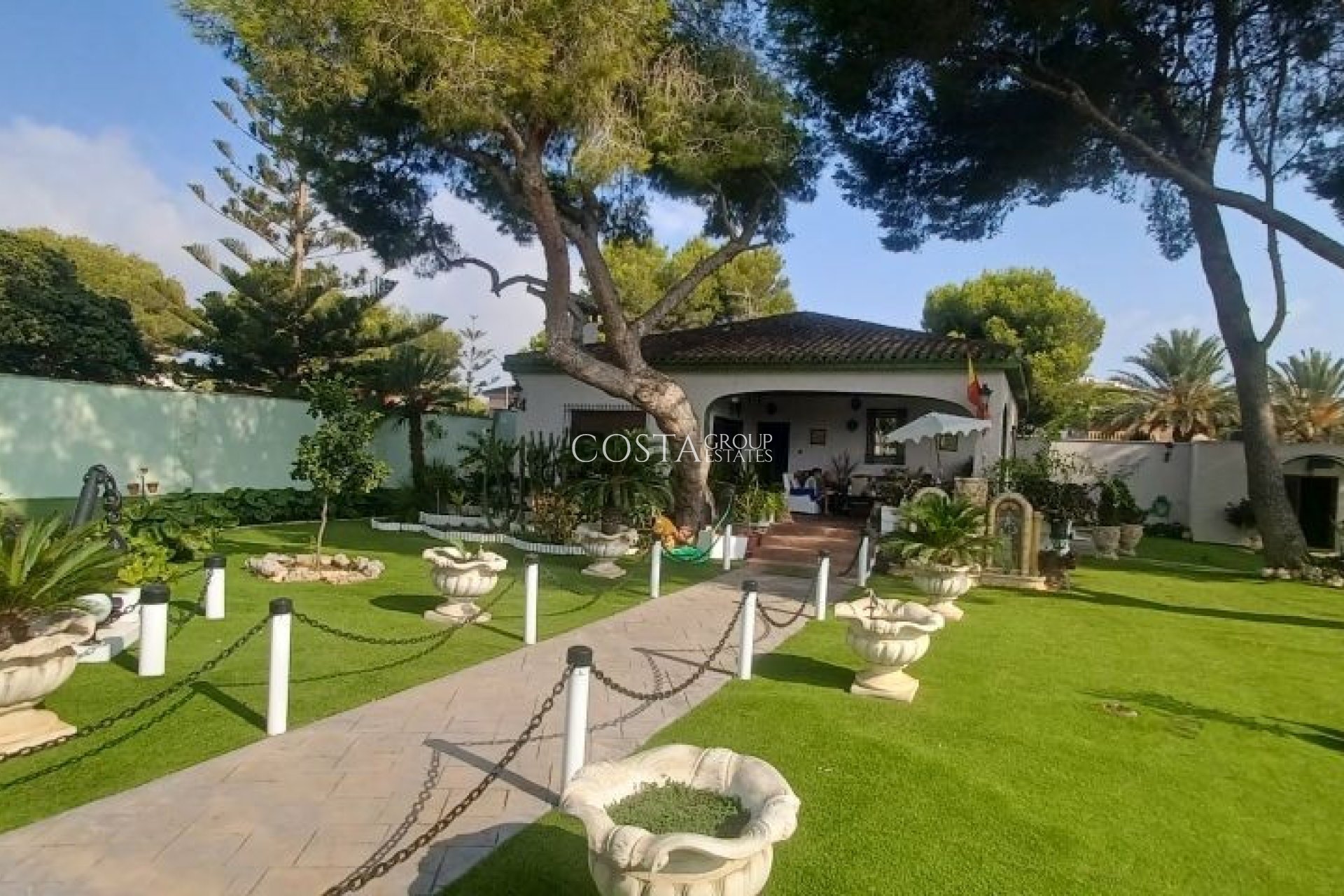 Revente - Villa -
Orihuela Costa