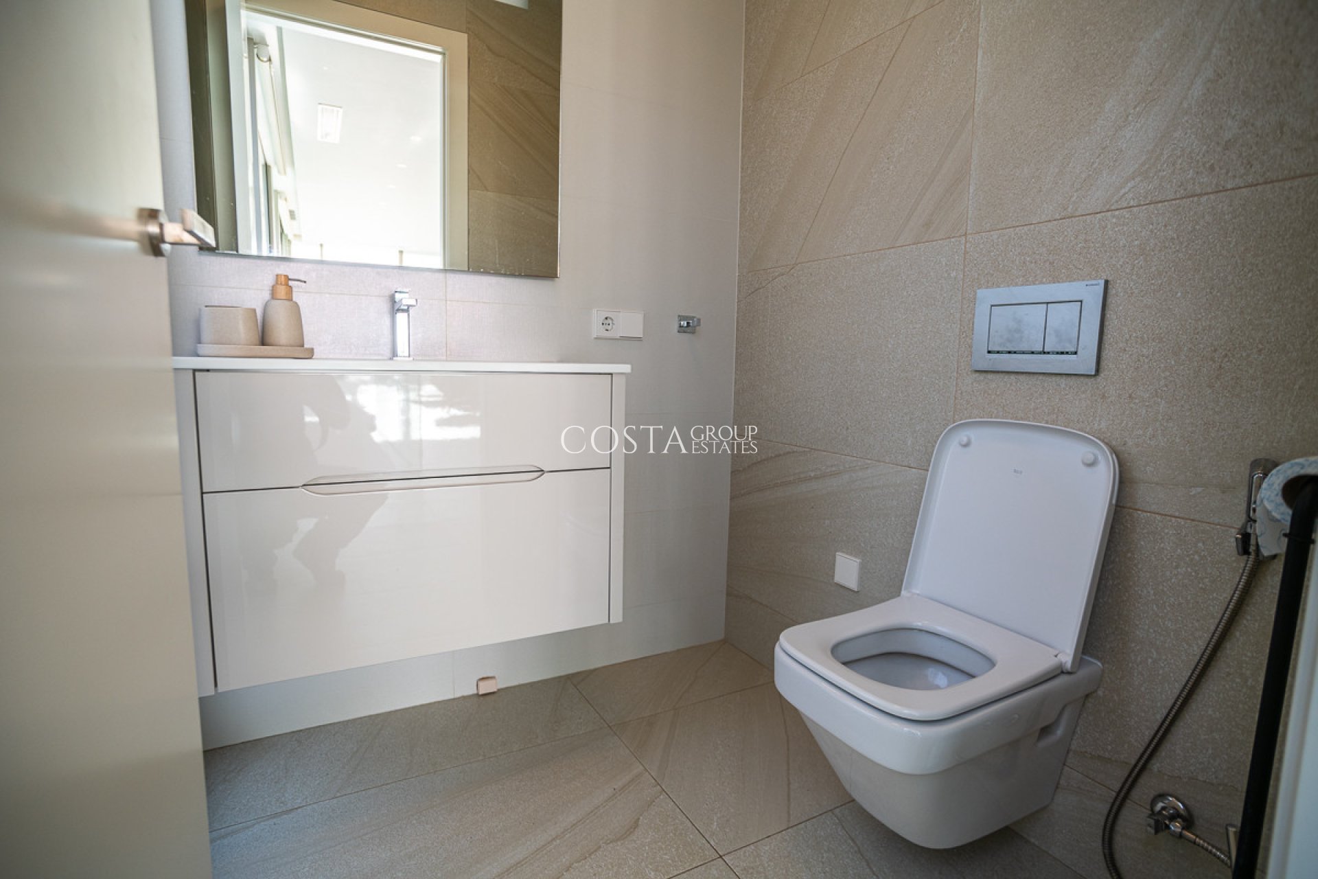 Revente - Villa -
Orihuela - Las Colinas Golf