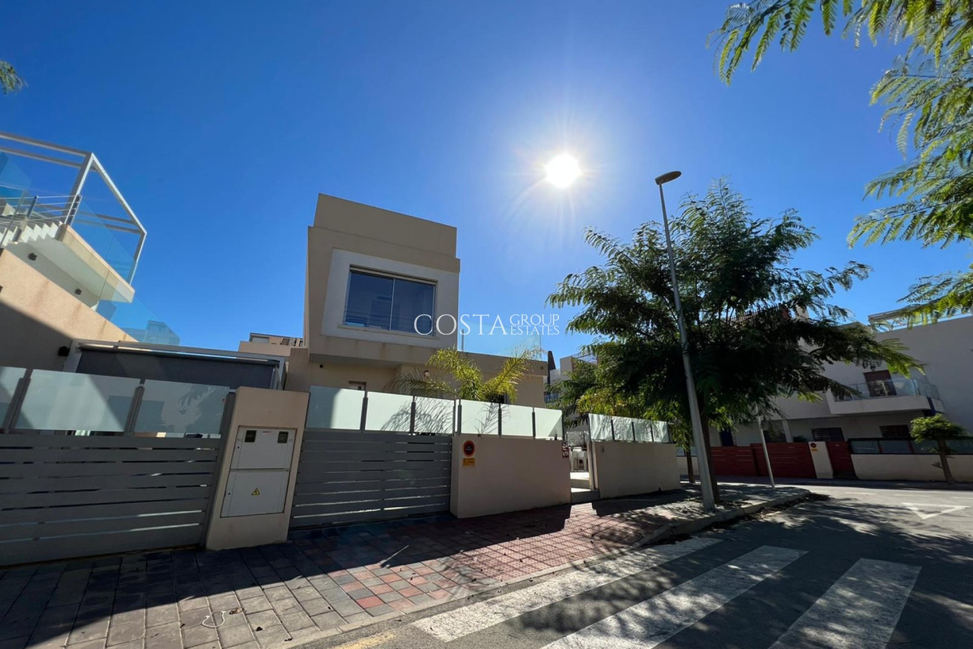 Revente - Villa -
Orihuela - Mil Palmeras