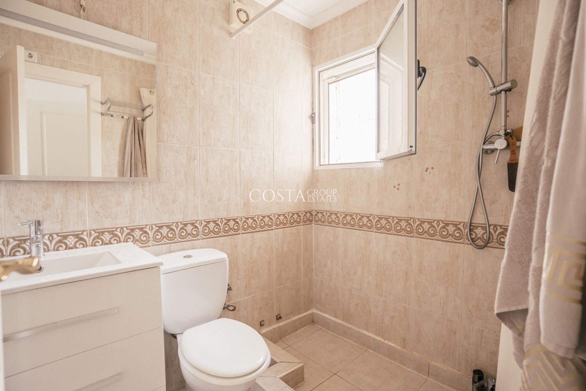 Revente - Villa -
Orihuela - Villamartin