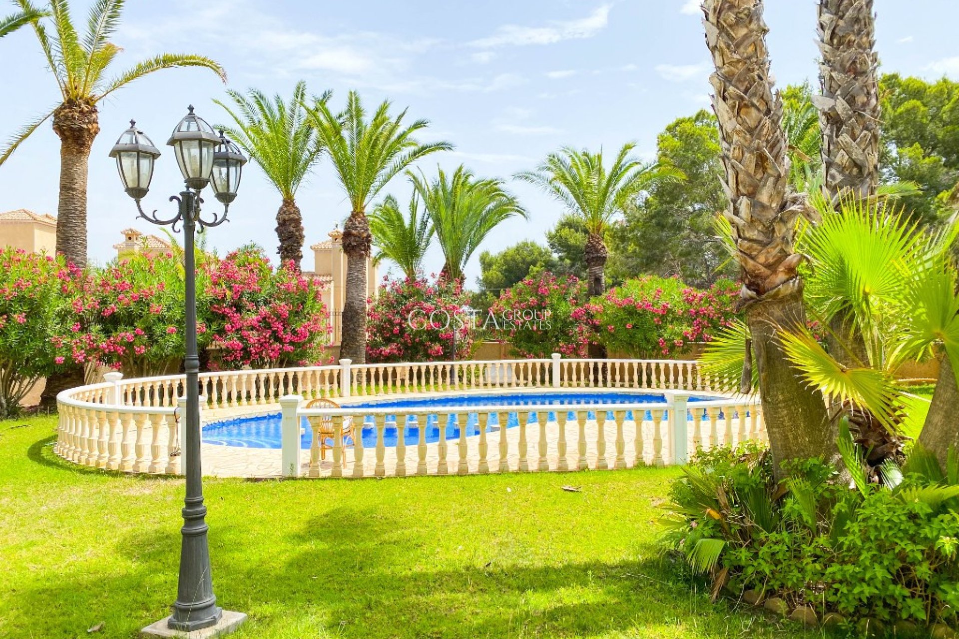 Revente - Villa -
Orihuela - Villamartin