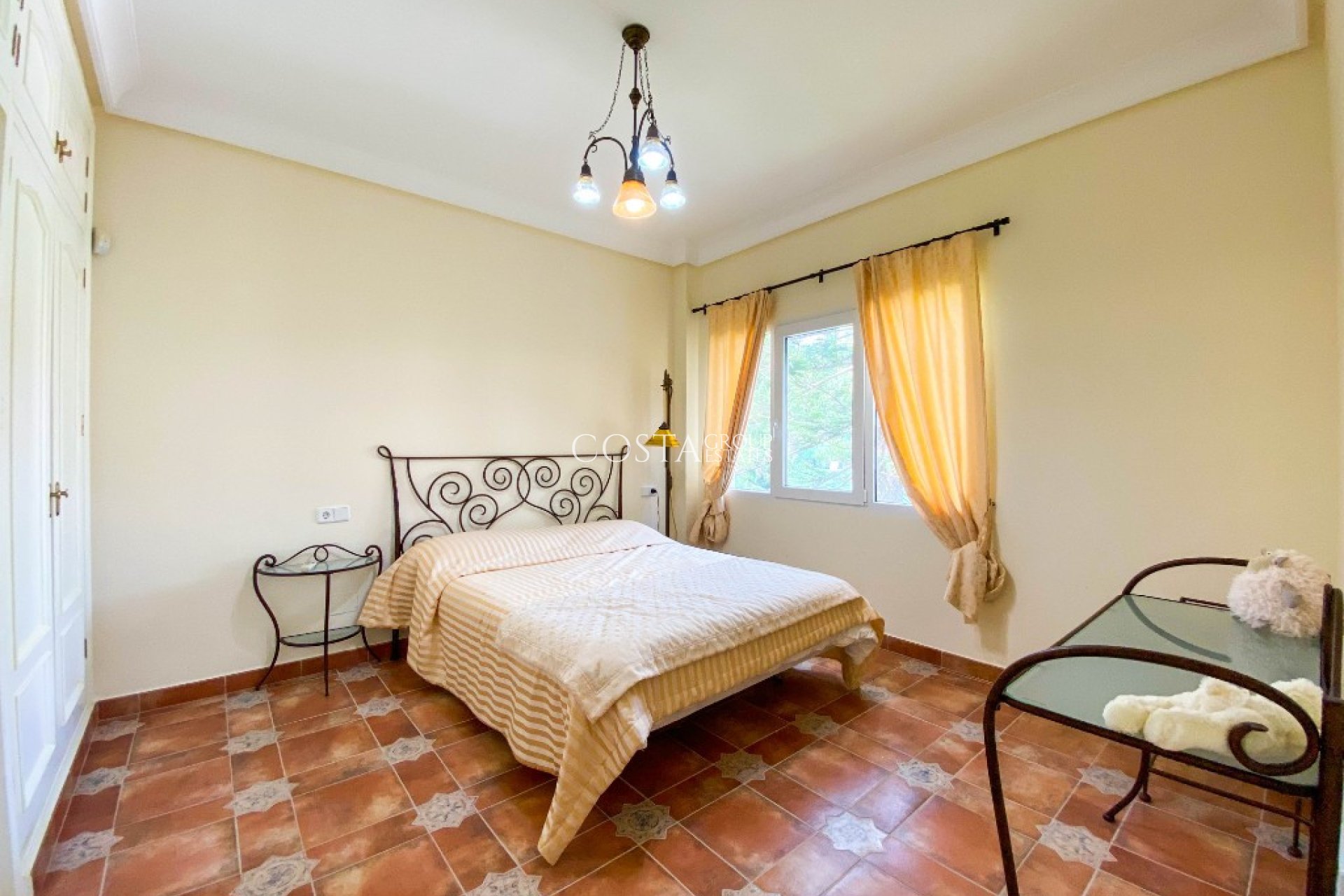 Revente - Villa -
Orihuela - Villamartin