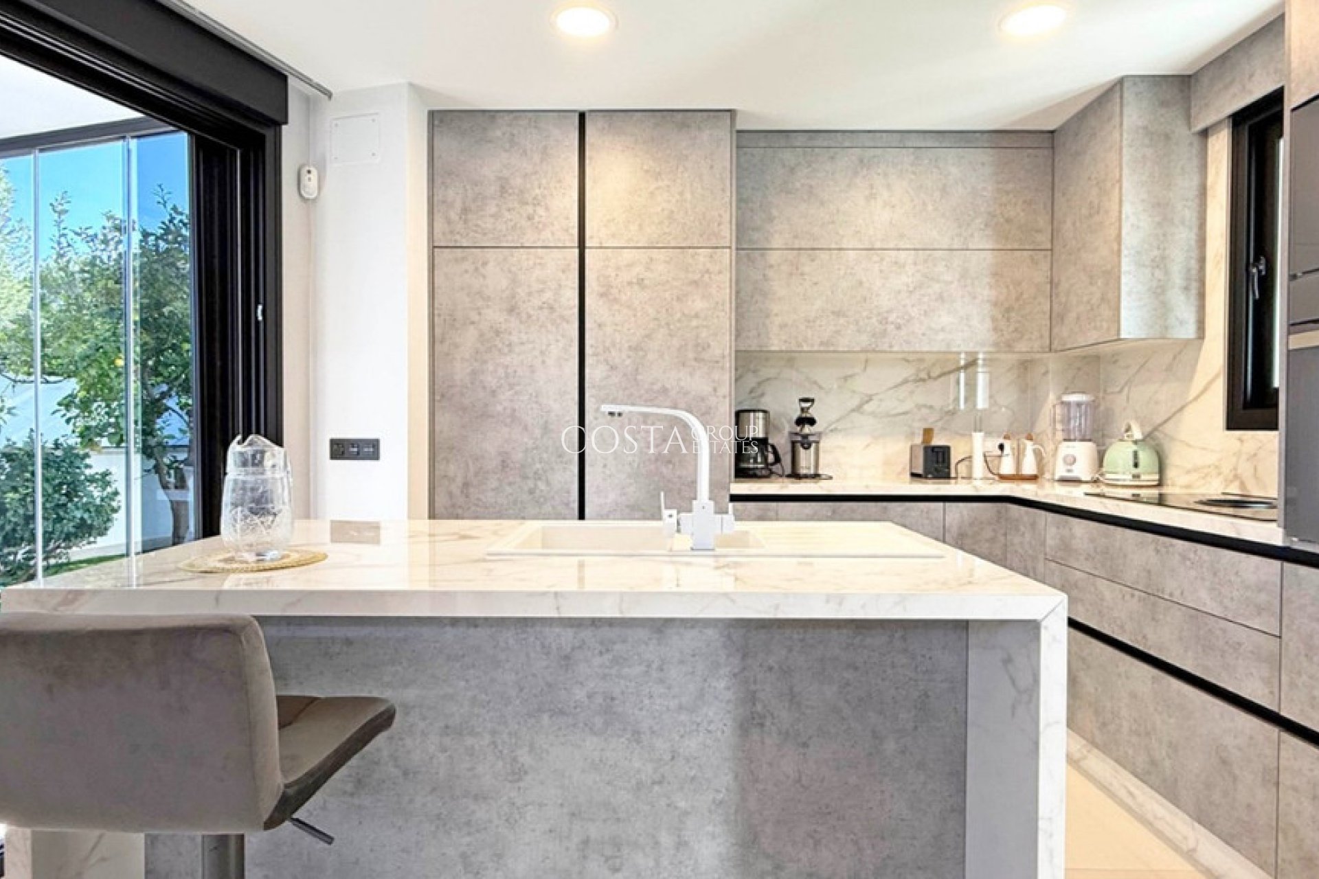 Revente - Villa -
Orihuela - Villamartin