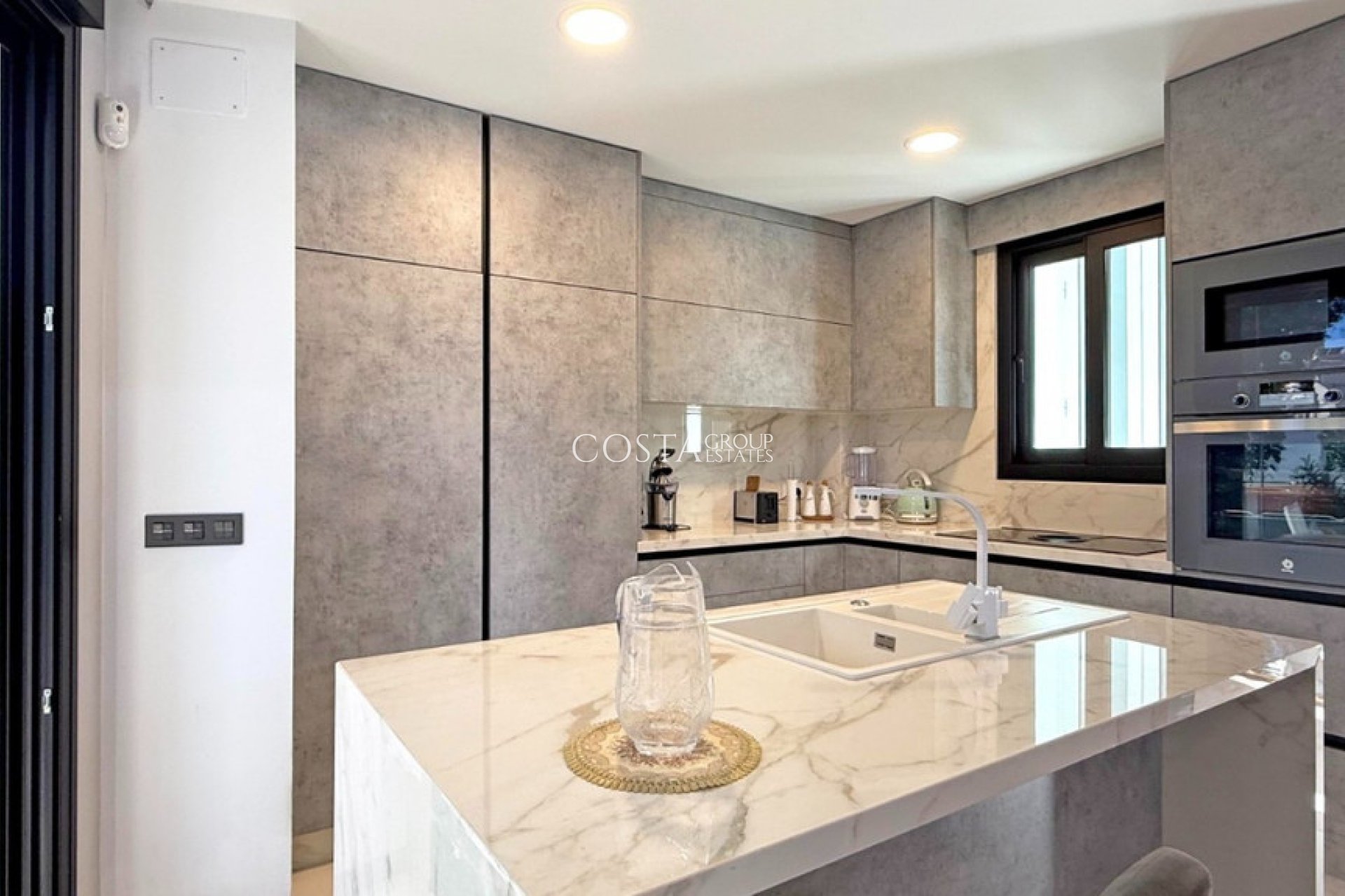 Revente - Villa -
Orihuela - Villamartin