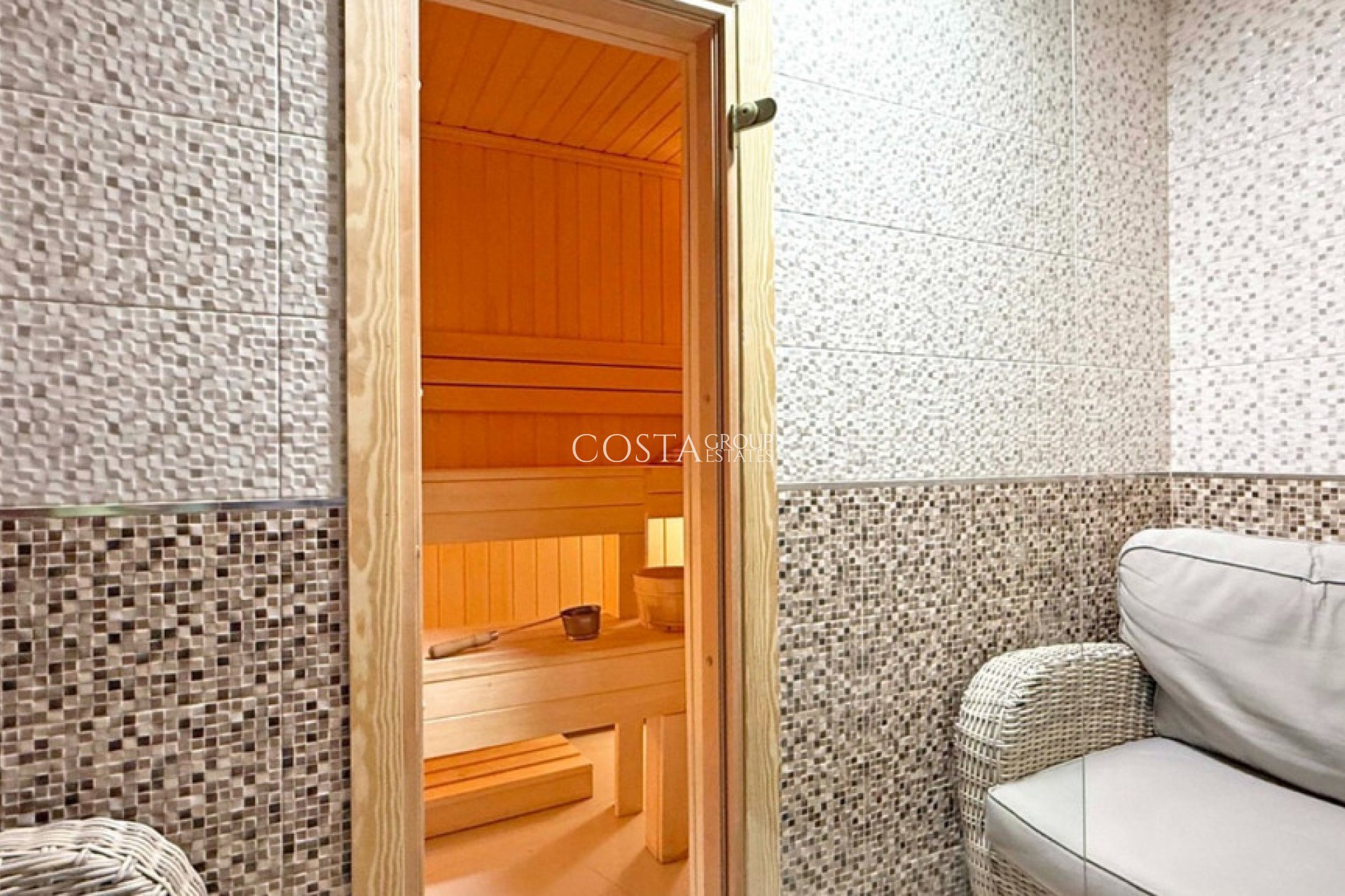 Revente - Villa -
Orihuela - Villamartin