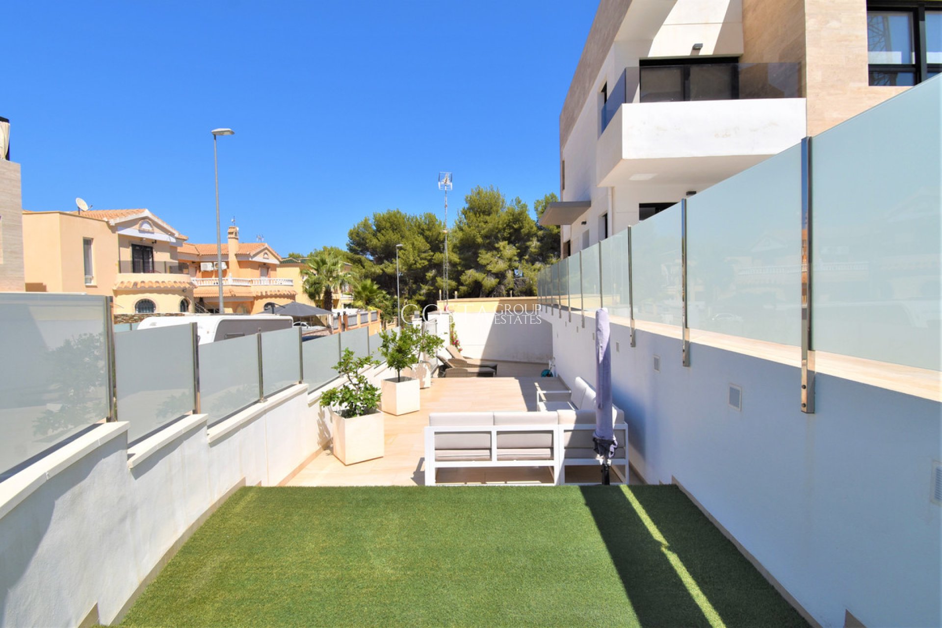Revente - Villa -
Orihuela - Villamartin
