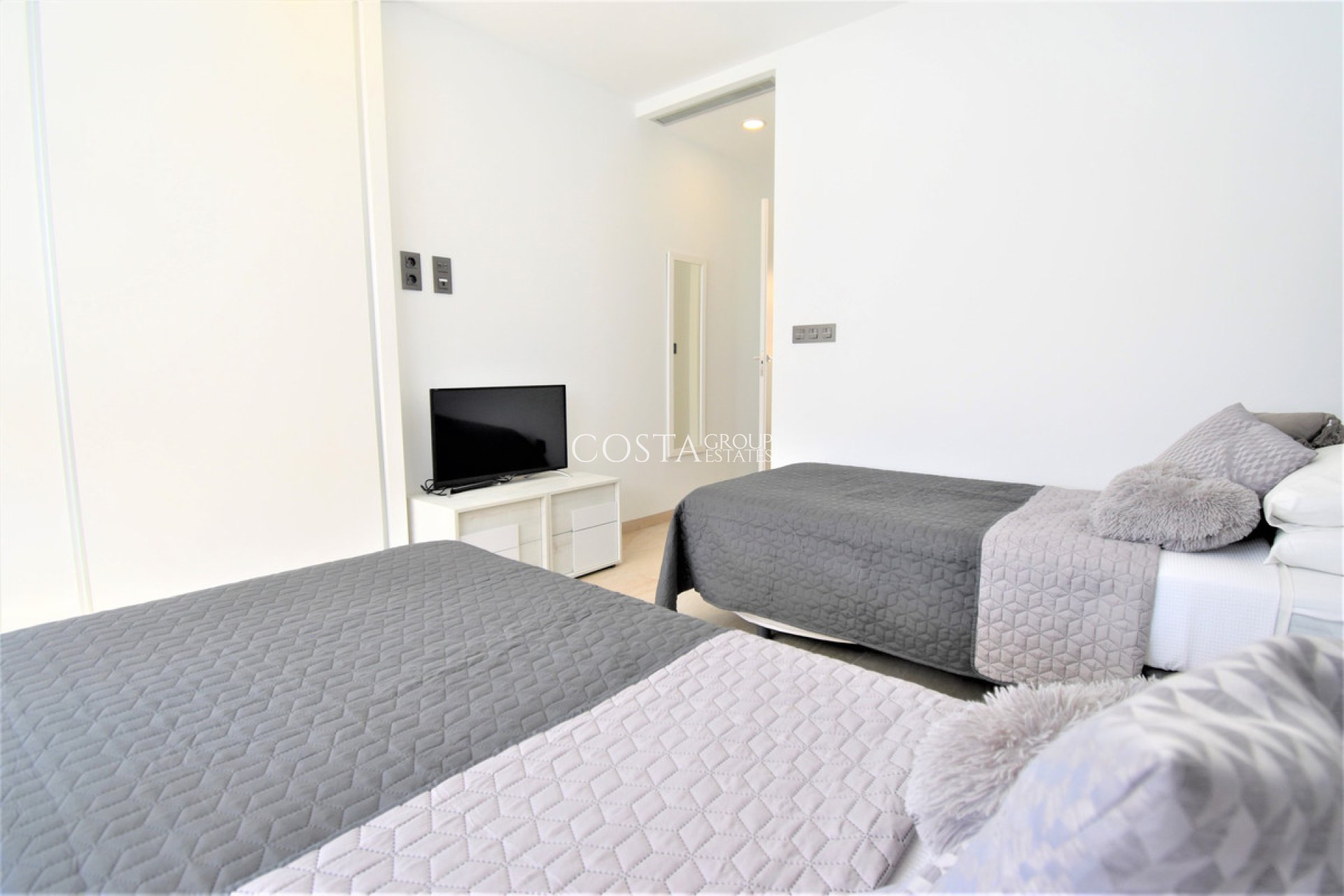 Revente - Villa -
Orihuela - Villamartin