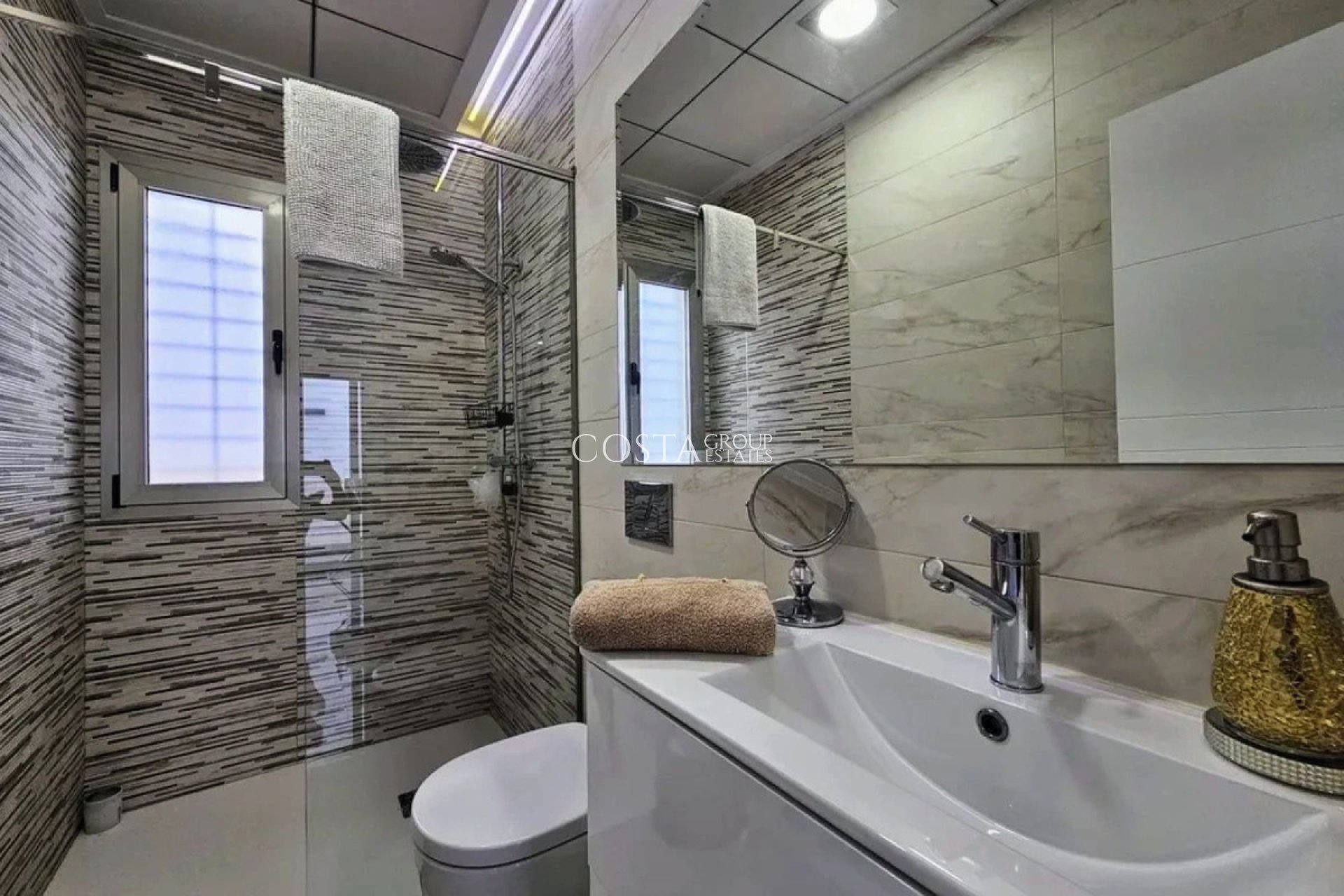 Revente - Villa -
Orihuela - Villamartin