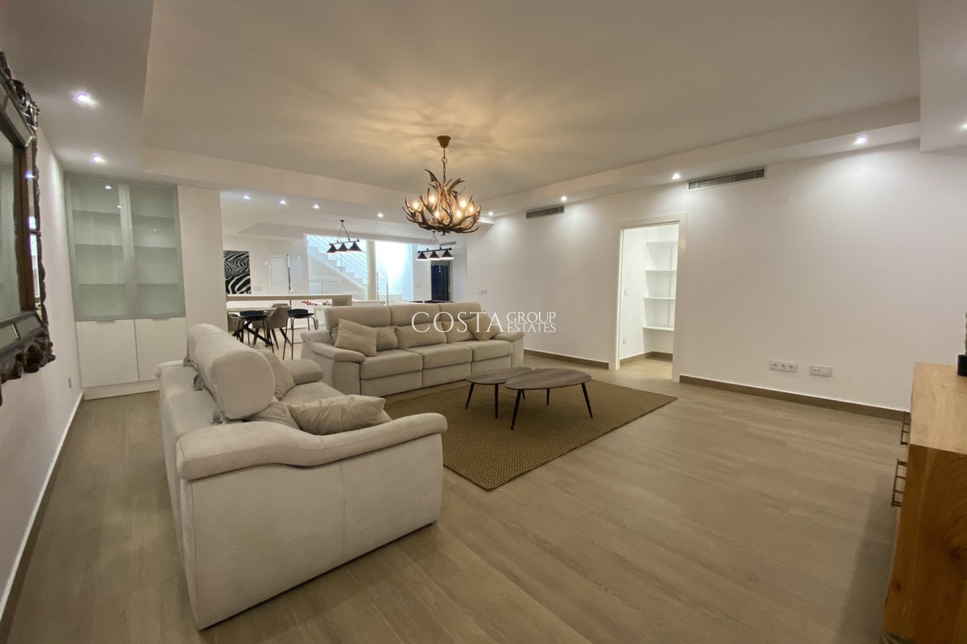 Revente - Villa -
Orihuela - Villamartin