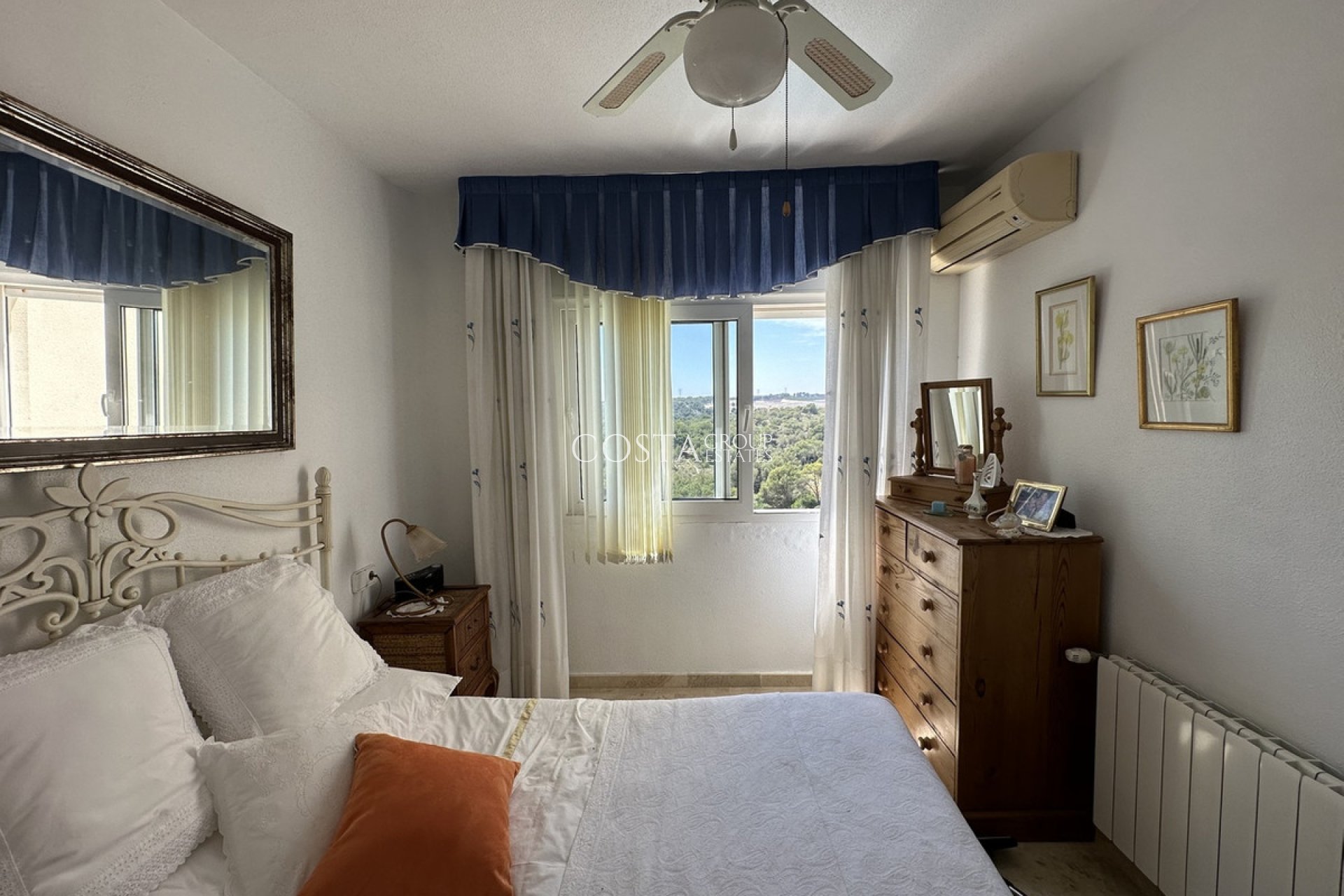 Revente - Villa -
Orihuela - Villamartin