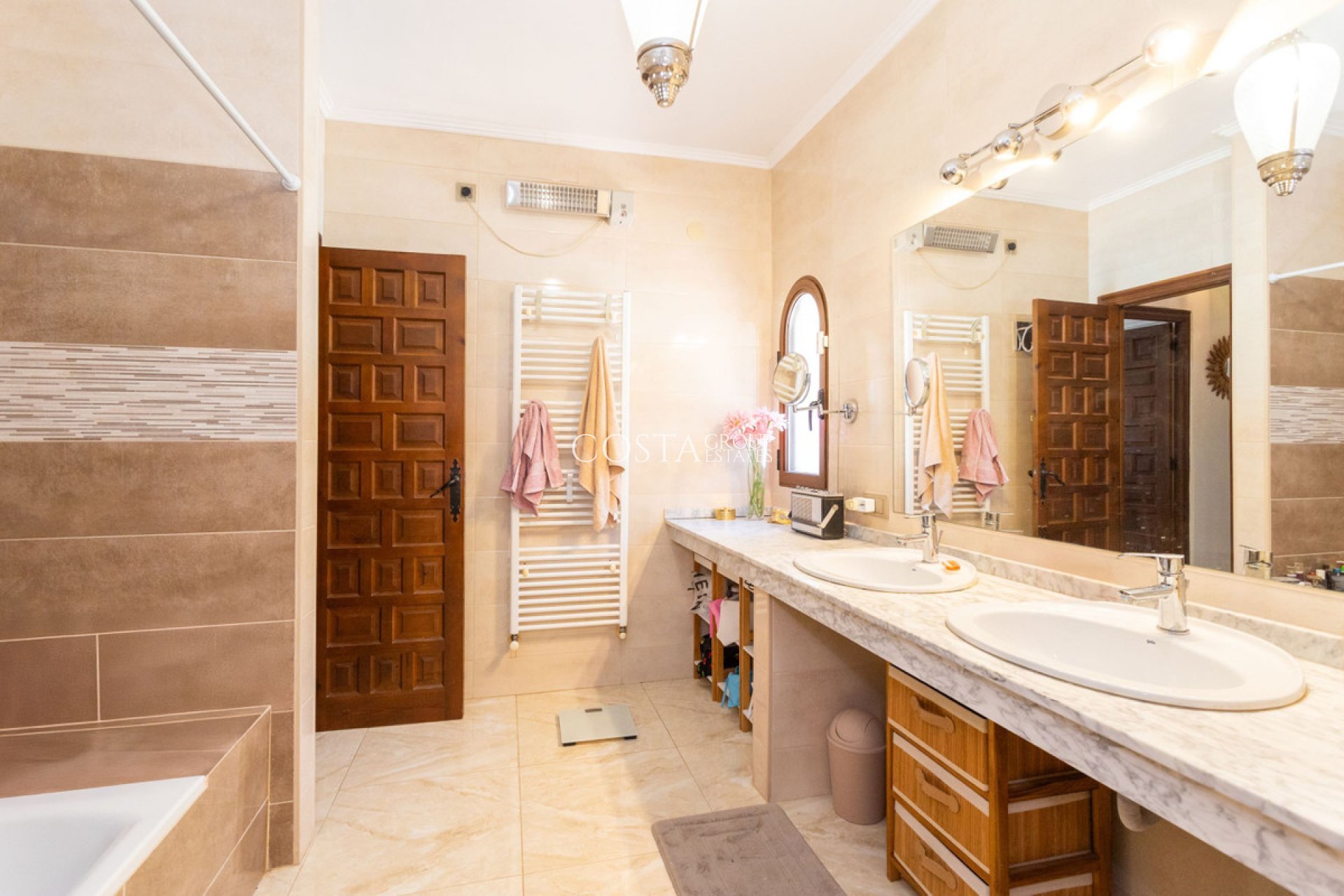 Revente - Villa -
Orihuela - Villamartin