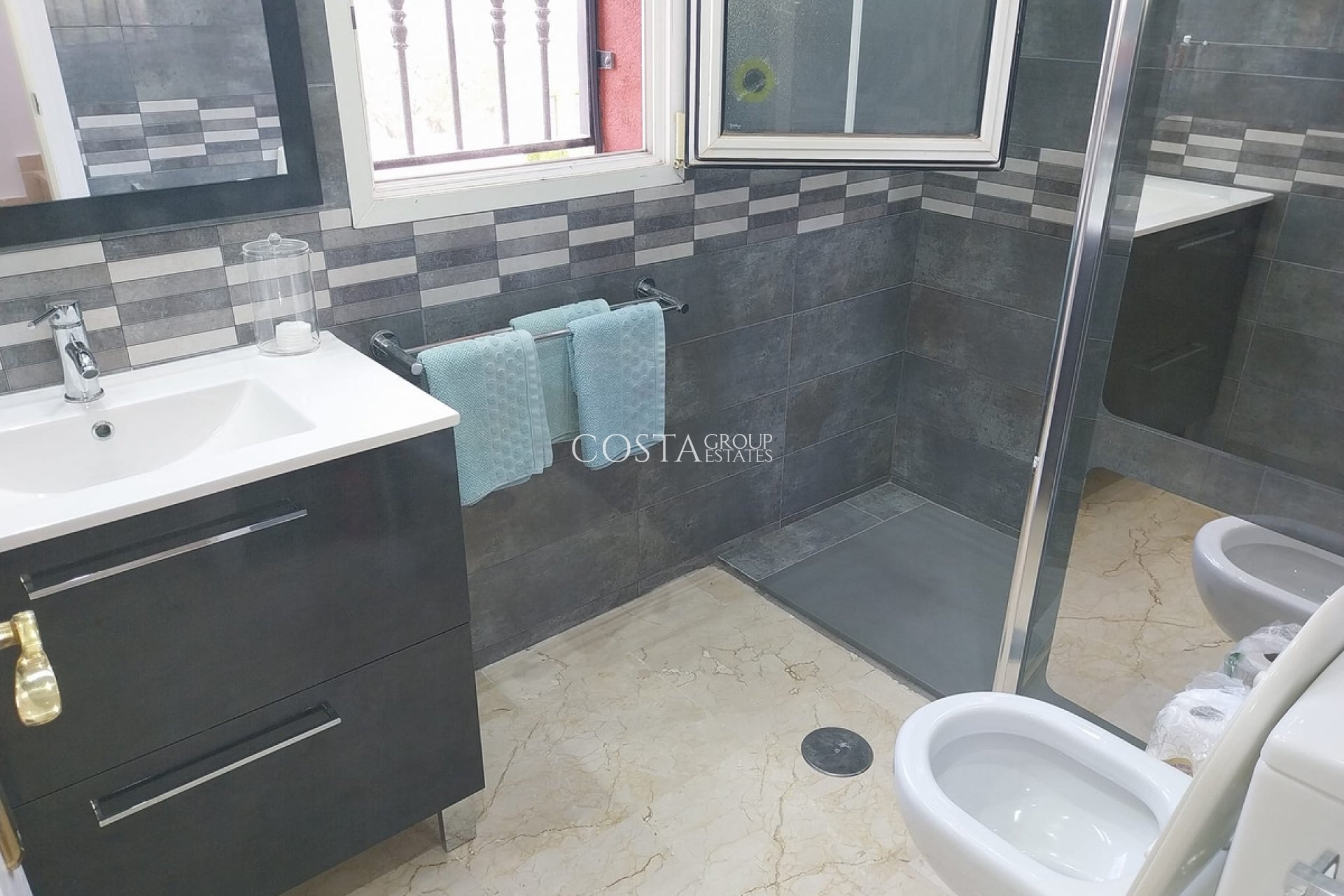 Revente - Villa -
Orihuela - Villamartin