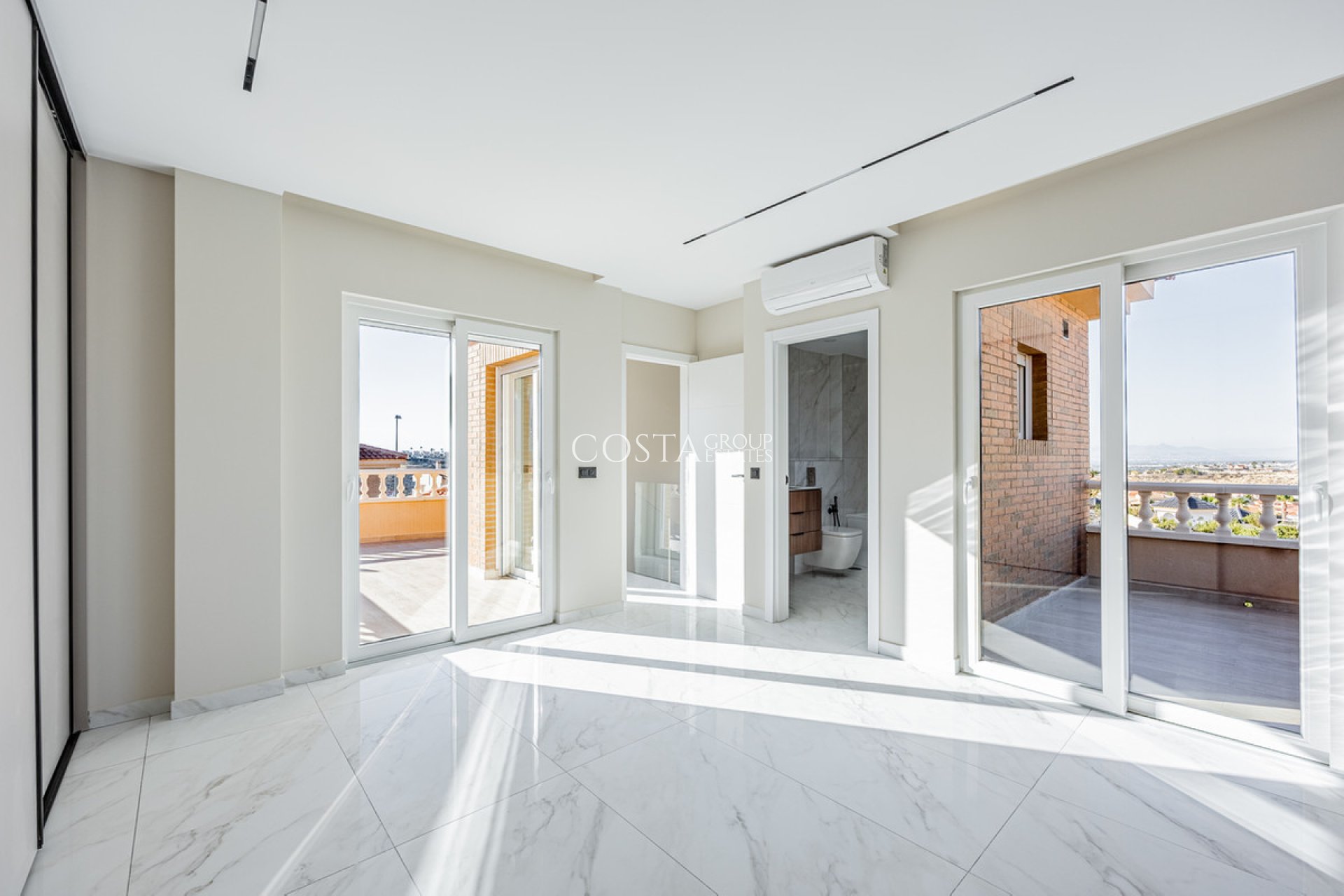 Revente - Villa -
Rojales - Rojales Centro