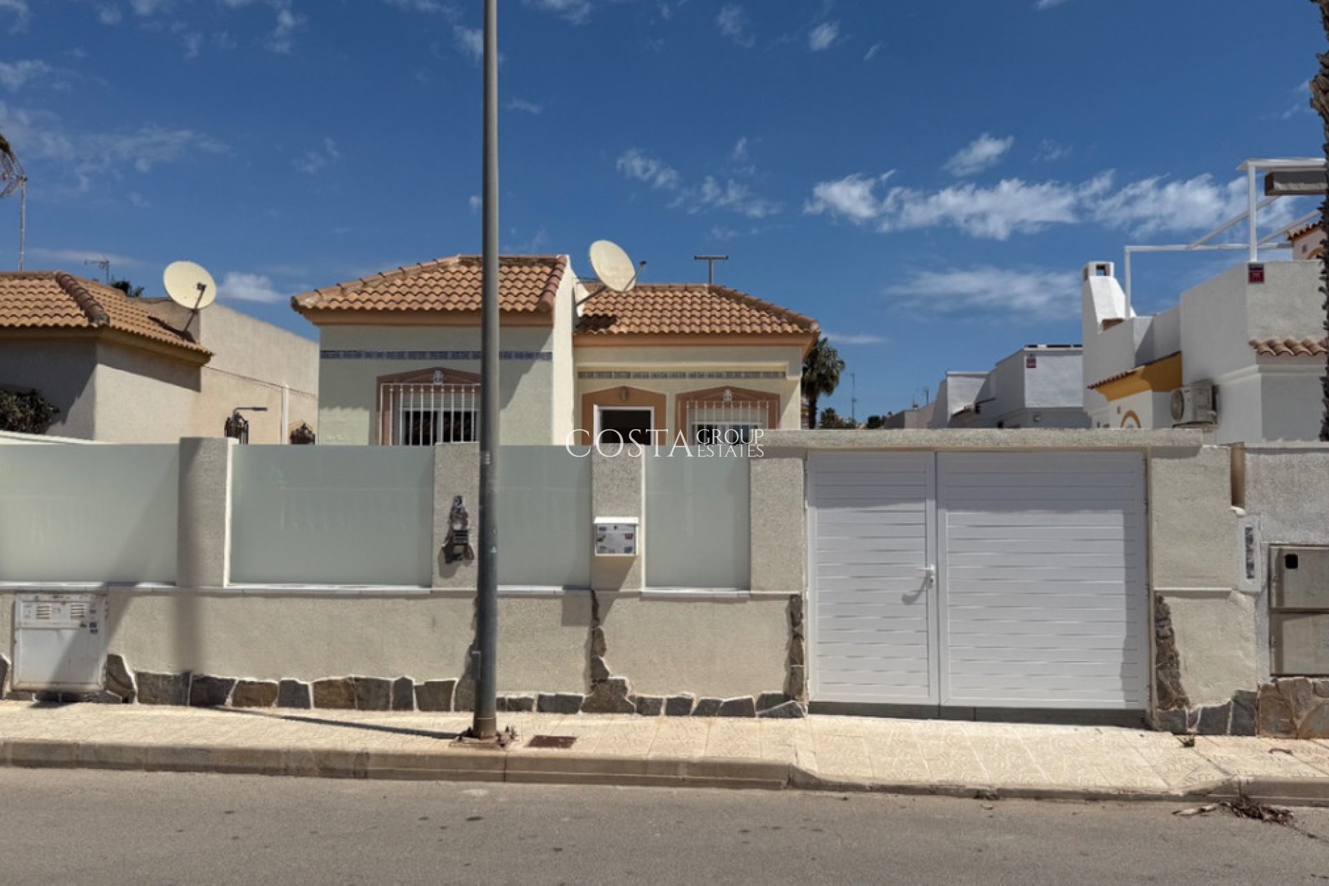 Revente - Villa -
Torrevieja - Torrevieja Centro