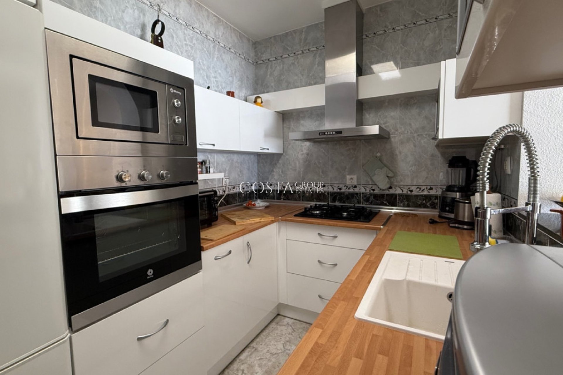 Revente - Villa -
Torrevieja - Torrevieja Centro