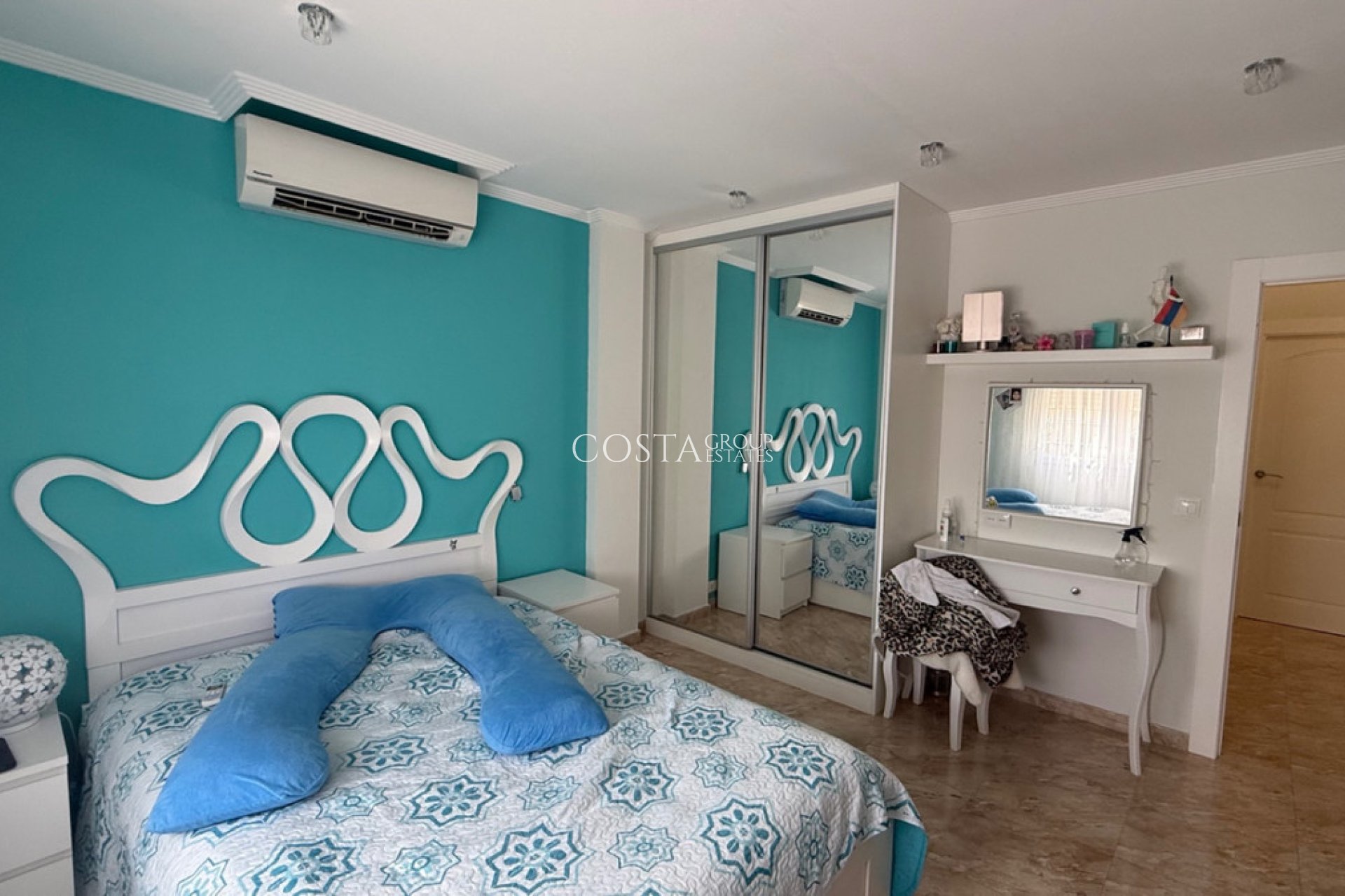 Revente - Villa -
Torrevieja - Torrevieja Centro