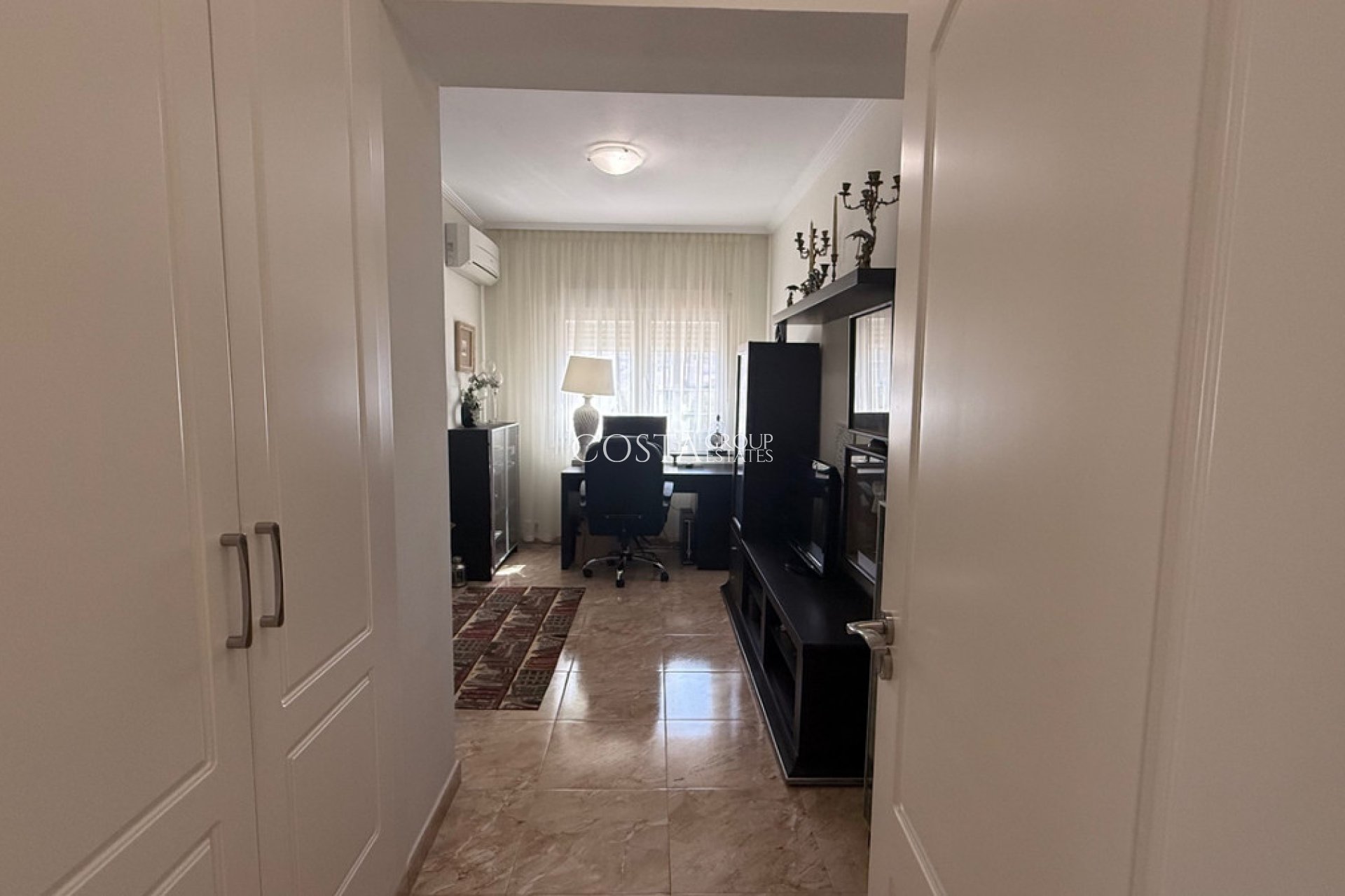 Revente - Villa -
Torrevieja - Torrevieja Centro