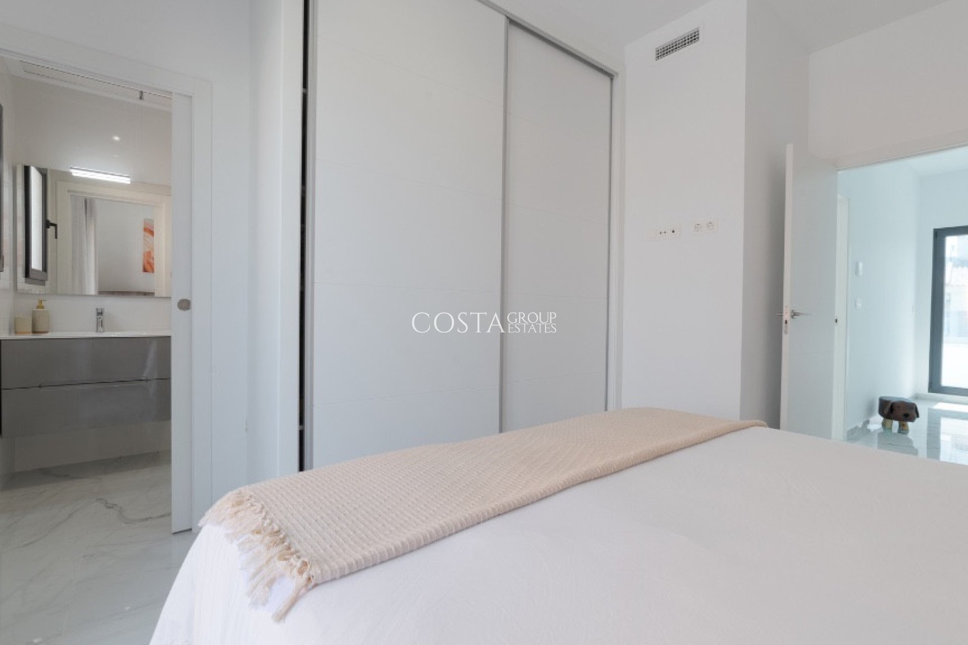 Revente - Villa -
Torrevieja - Torrevieja Centro