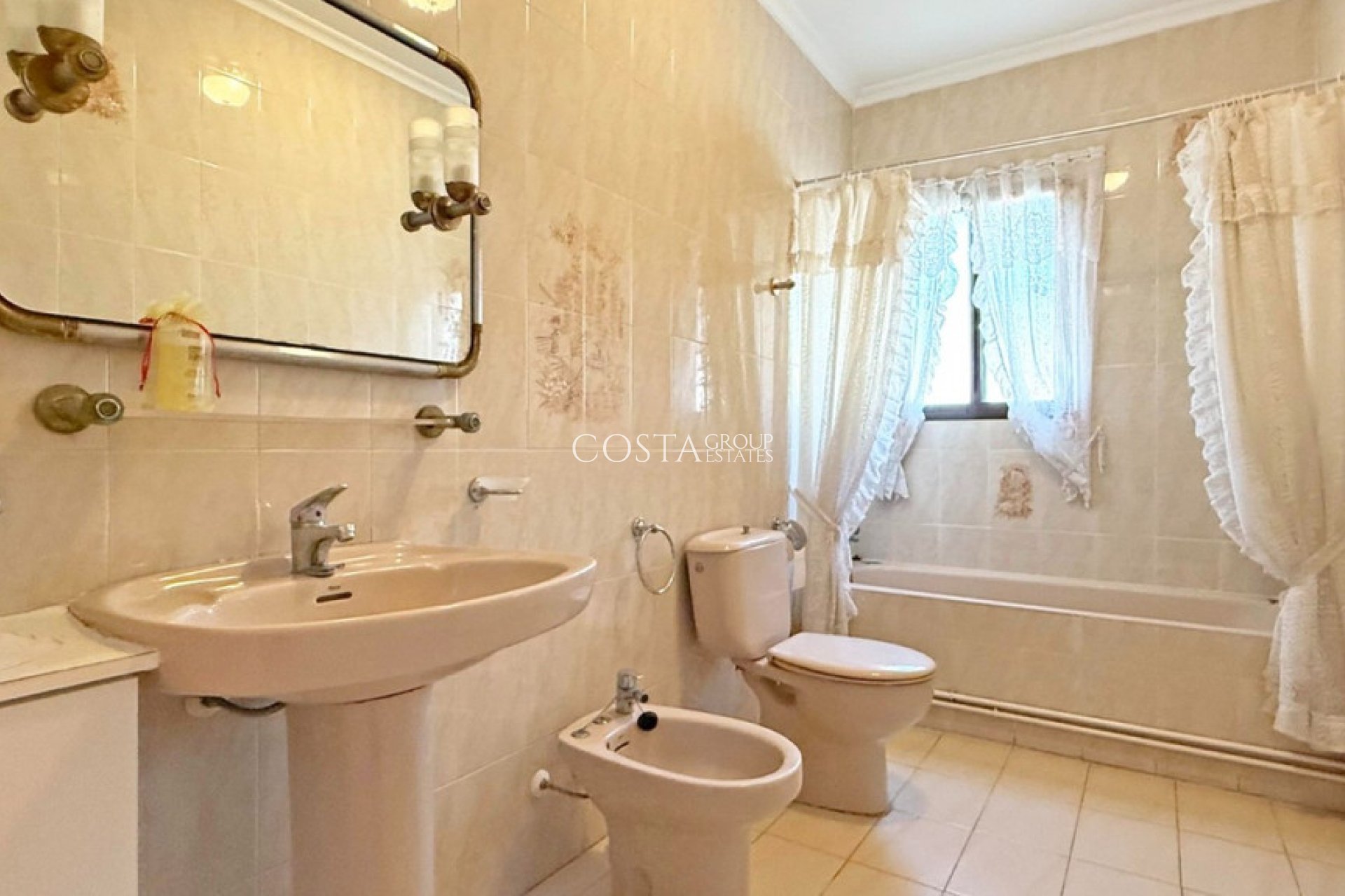 Revente - Villa -
Torrevieja - Torrevieja Centro