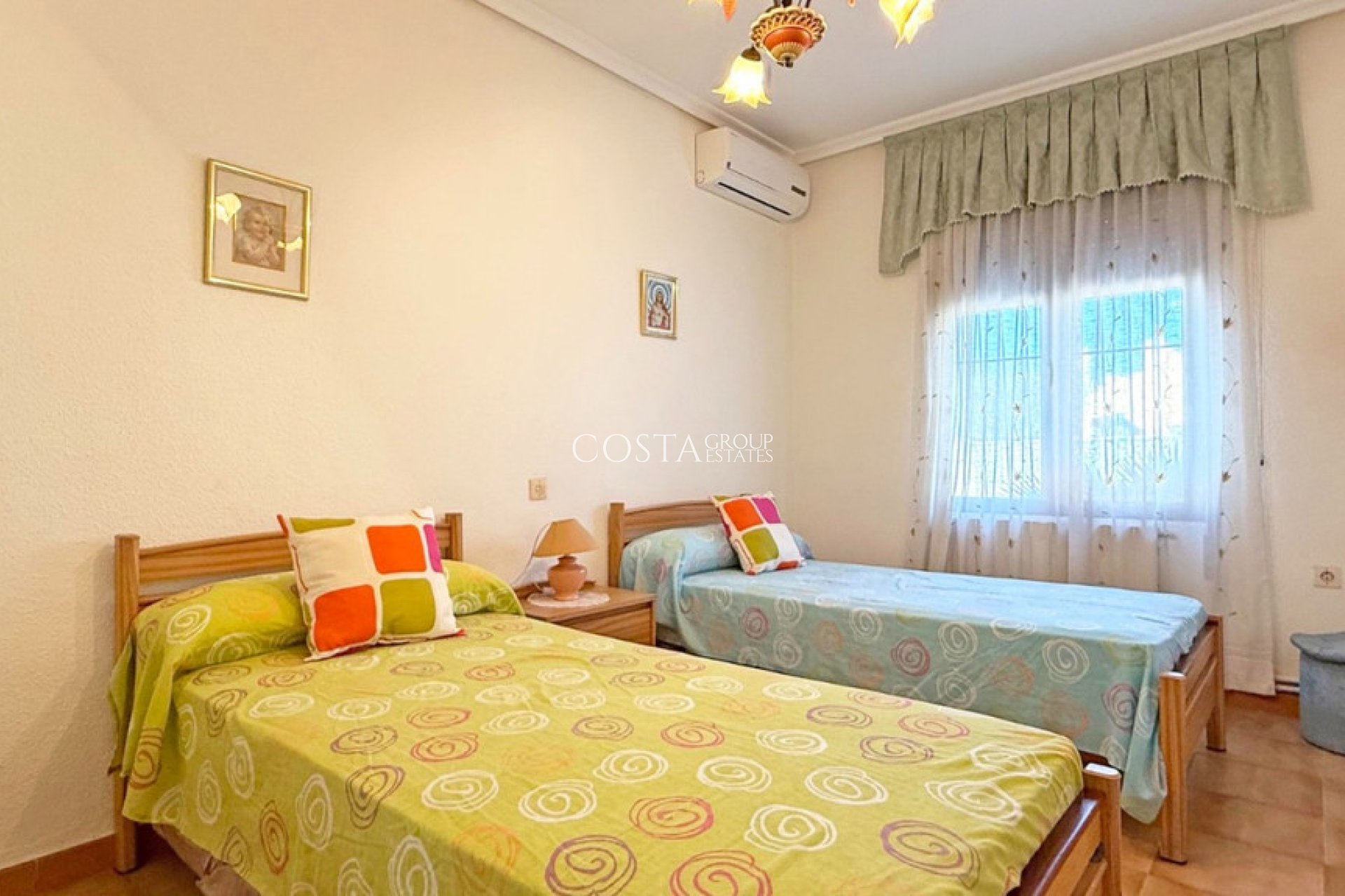 Revente - Villa -
Torrevieja - Torrevieja Centro