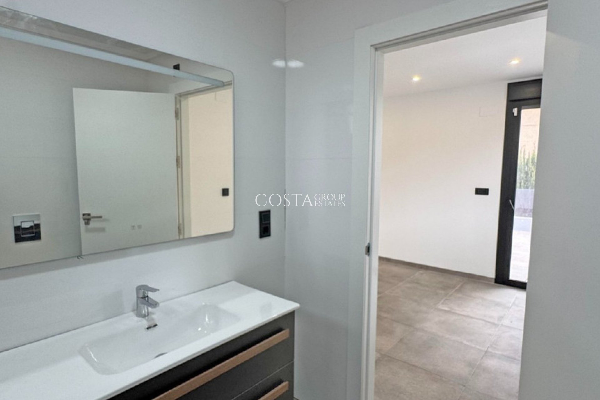 Revente - Villa -
Torrevieja - Torrevieja Centro