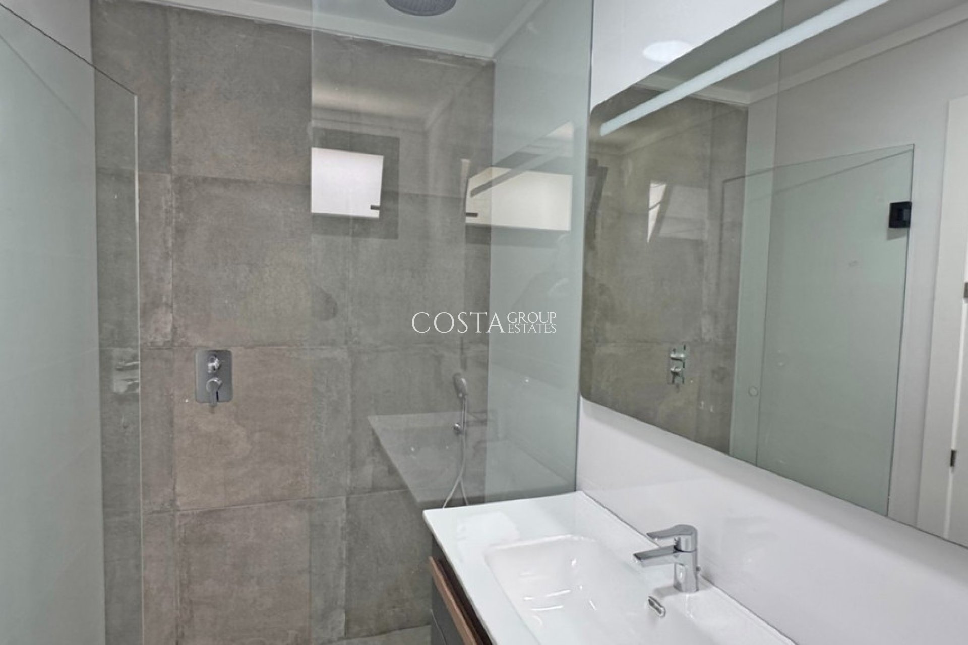 Revente - Villa -
Torrevieja - Torrevieja Centro